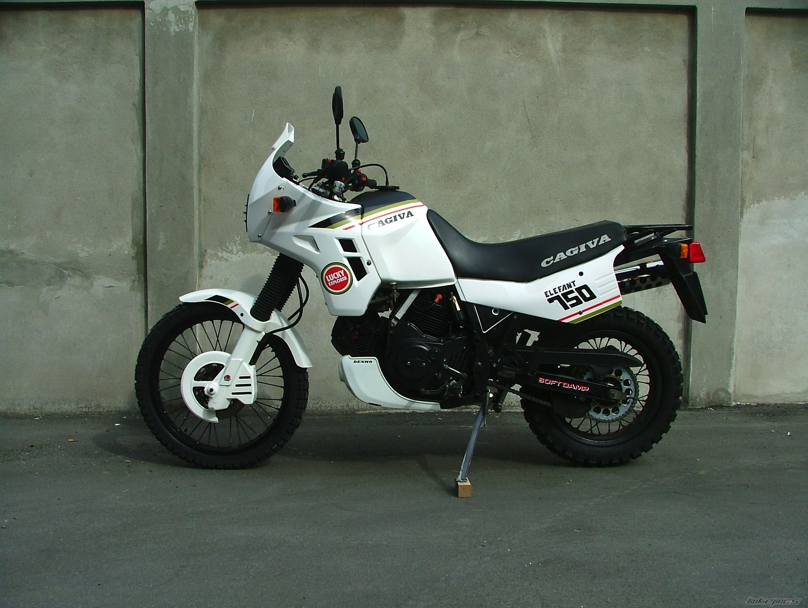 Photo 1736781