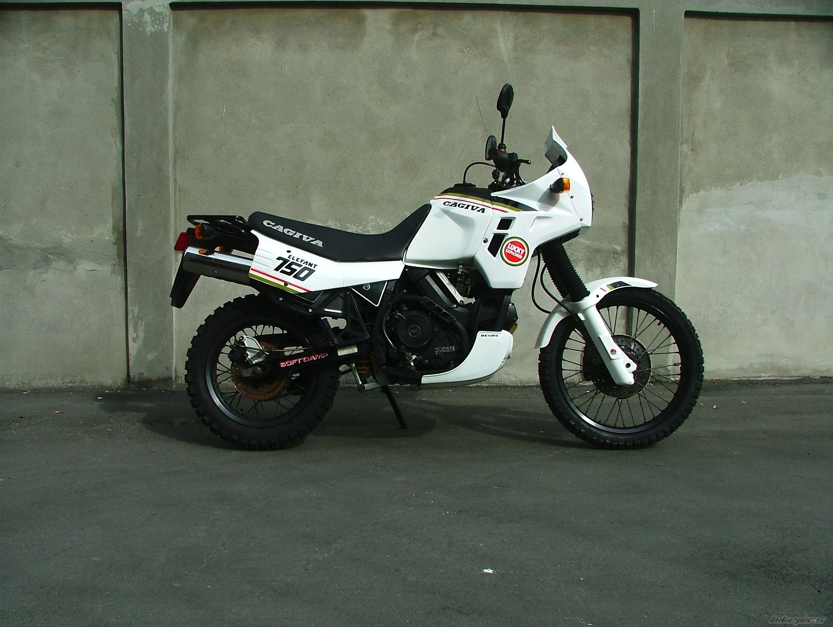 Photo 1736816