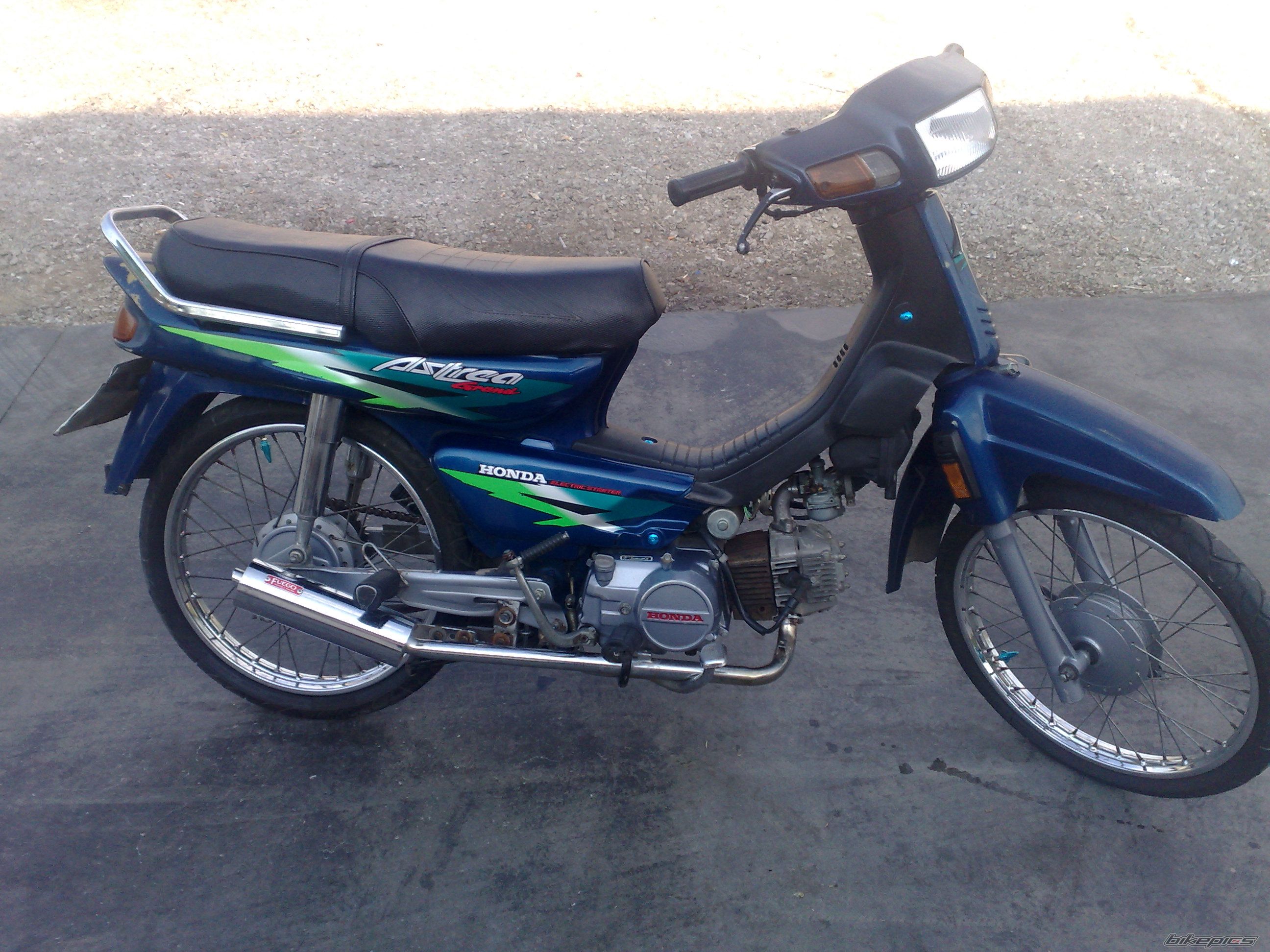 Photo 1738850