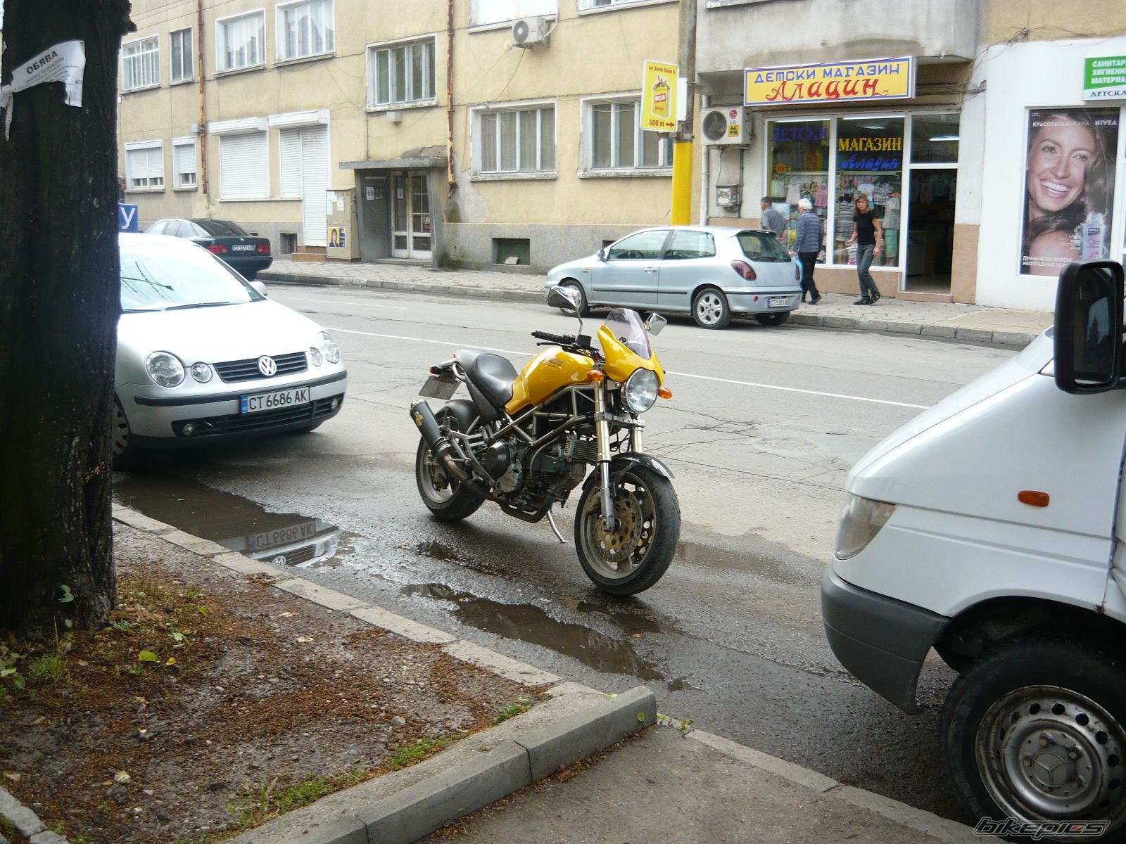 Photo 1833745