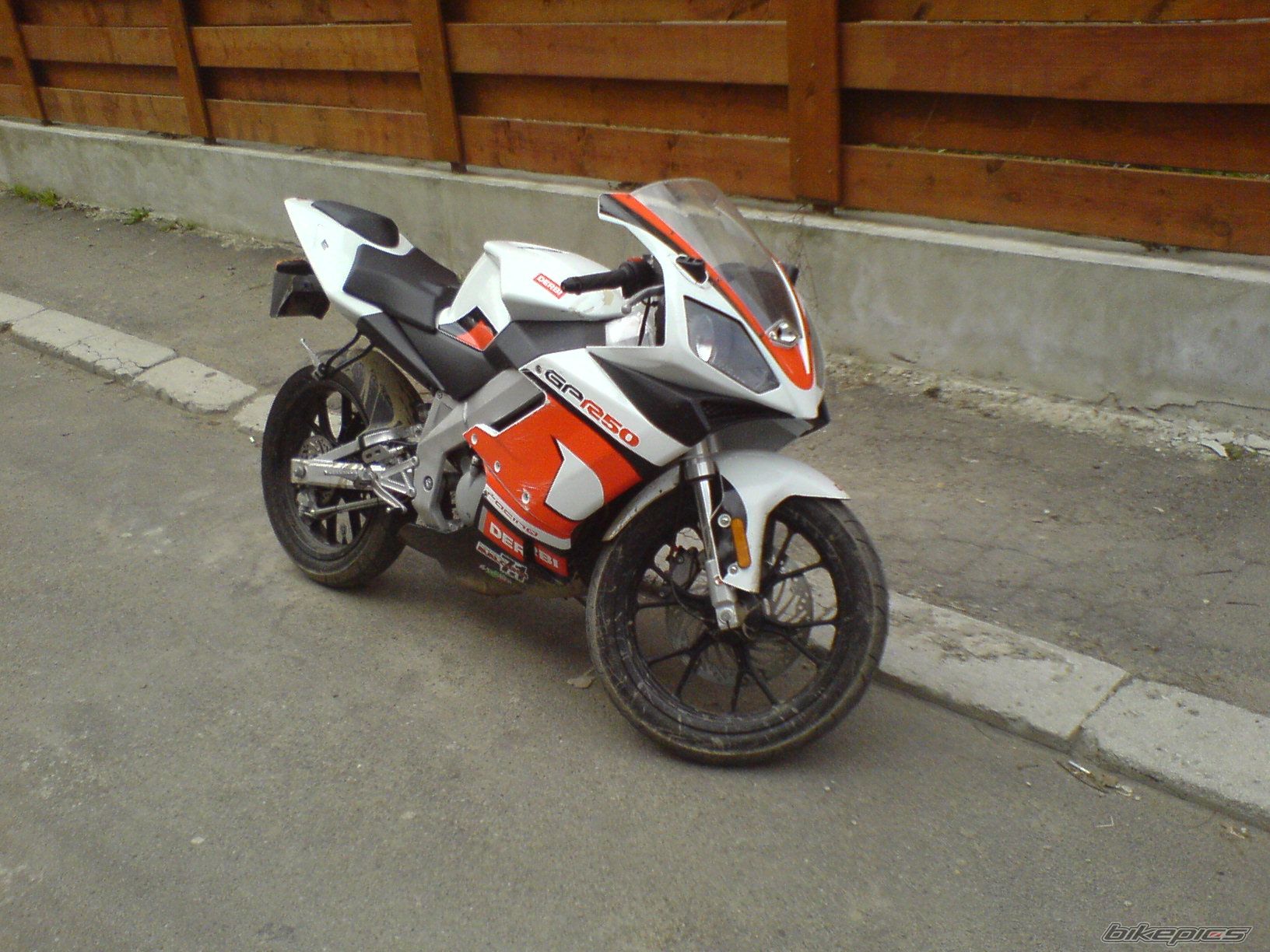 Photo 1834428