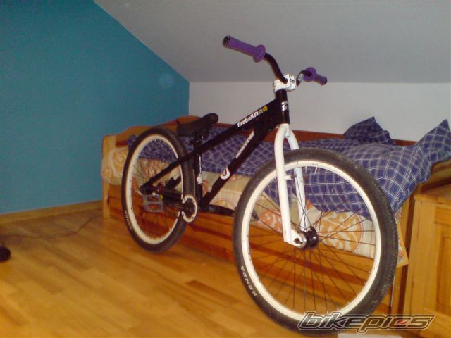 Photo 1836057