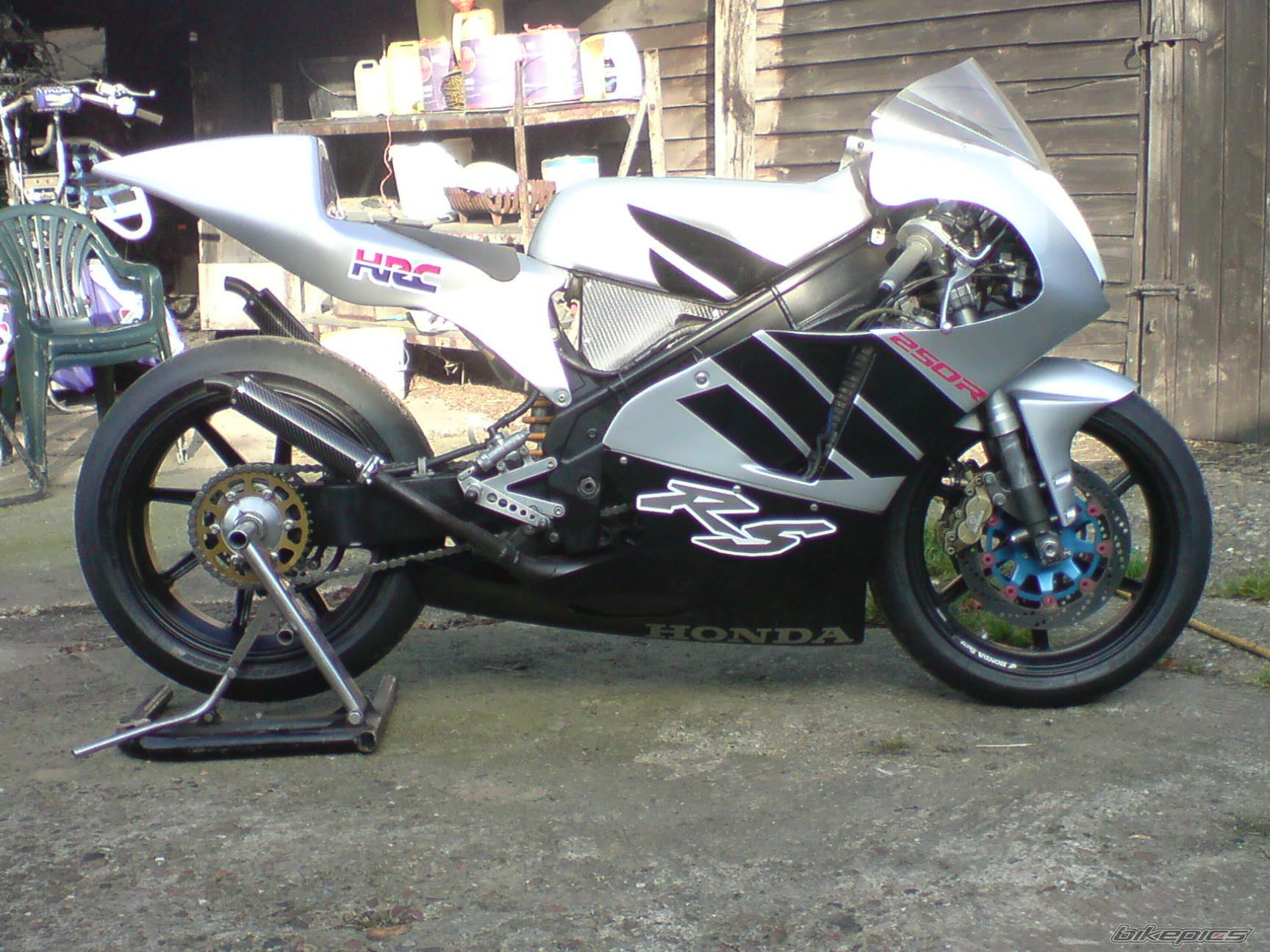 Photo 1843639