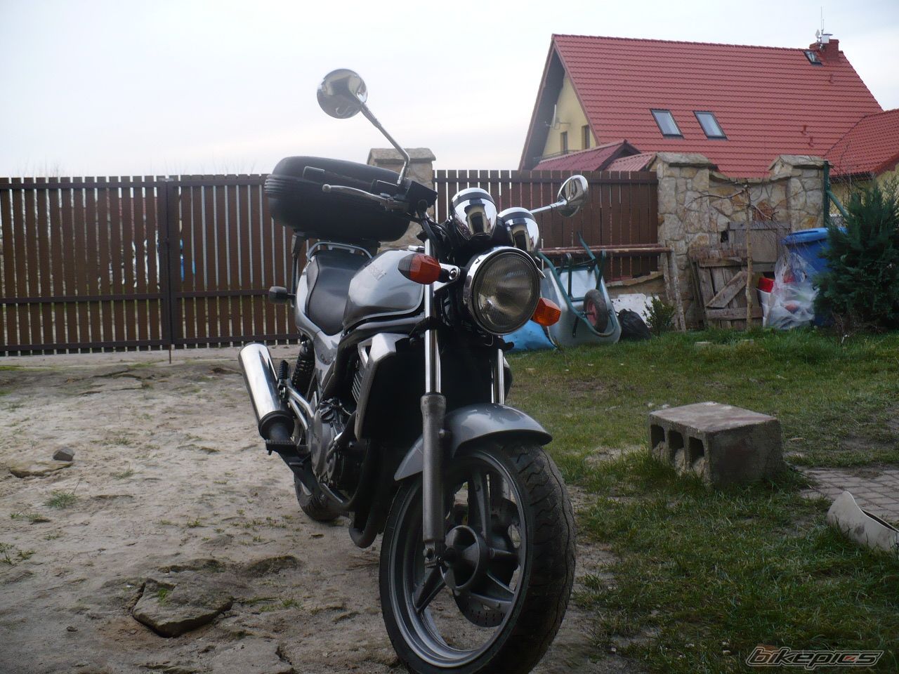 Photo 1850456