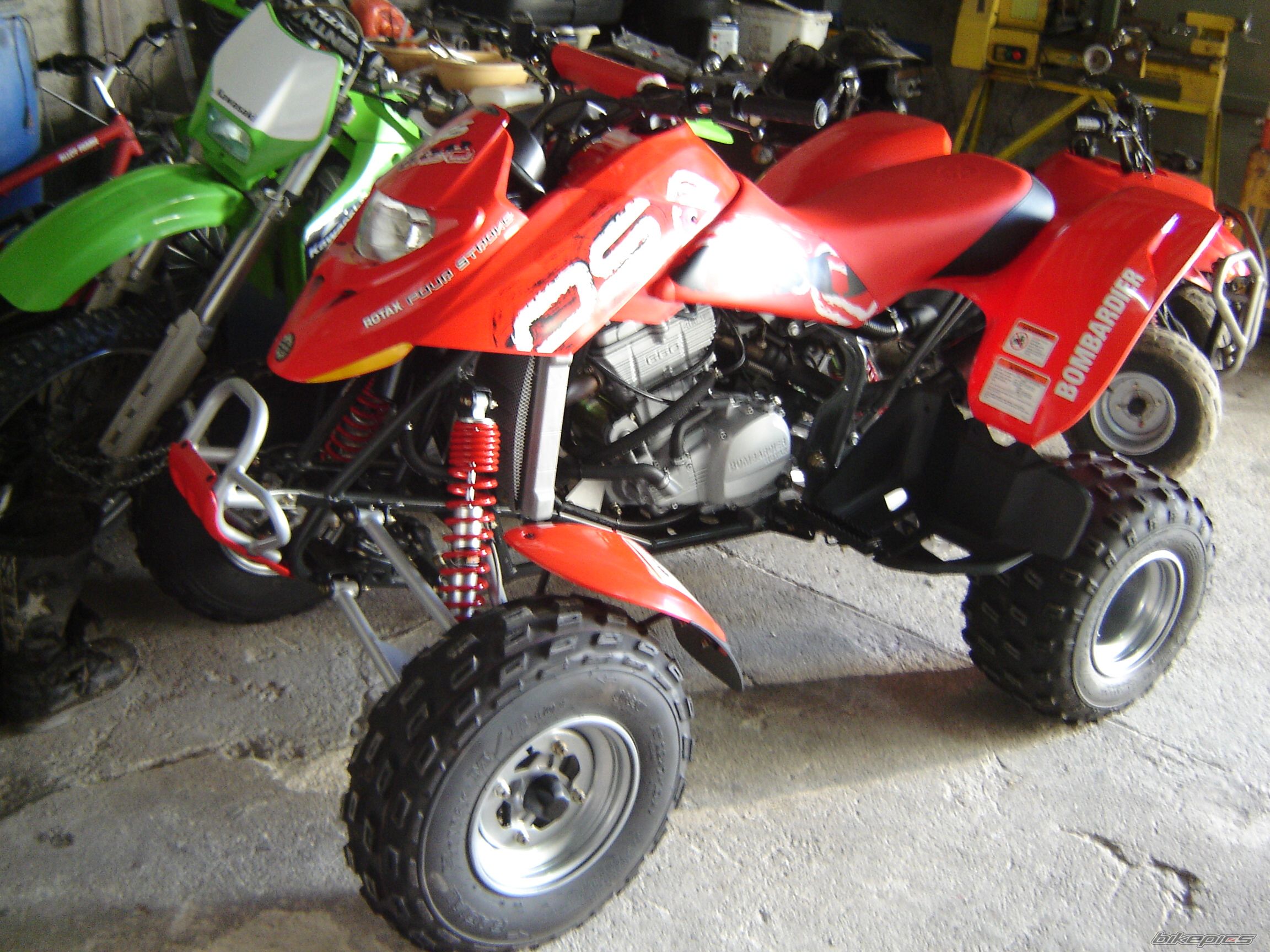 Photo 1853411