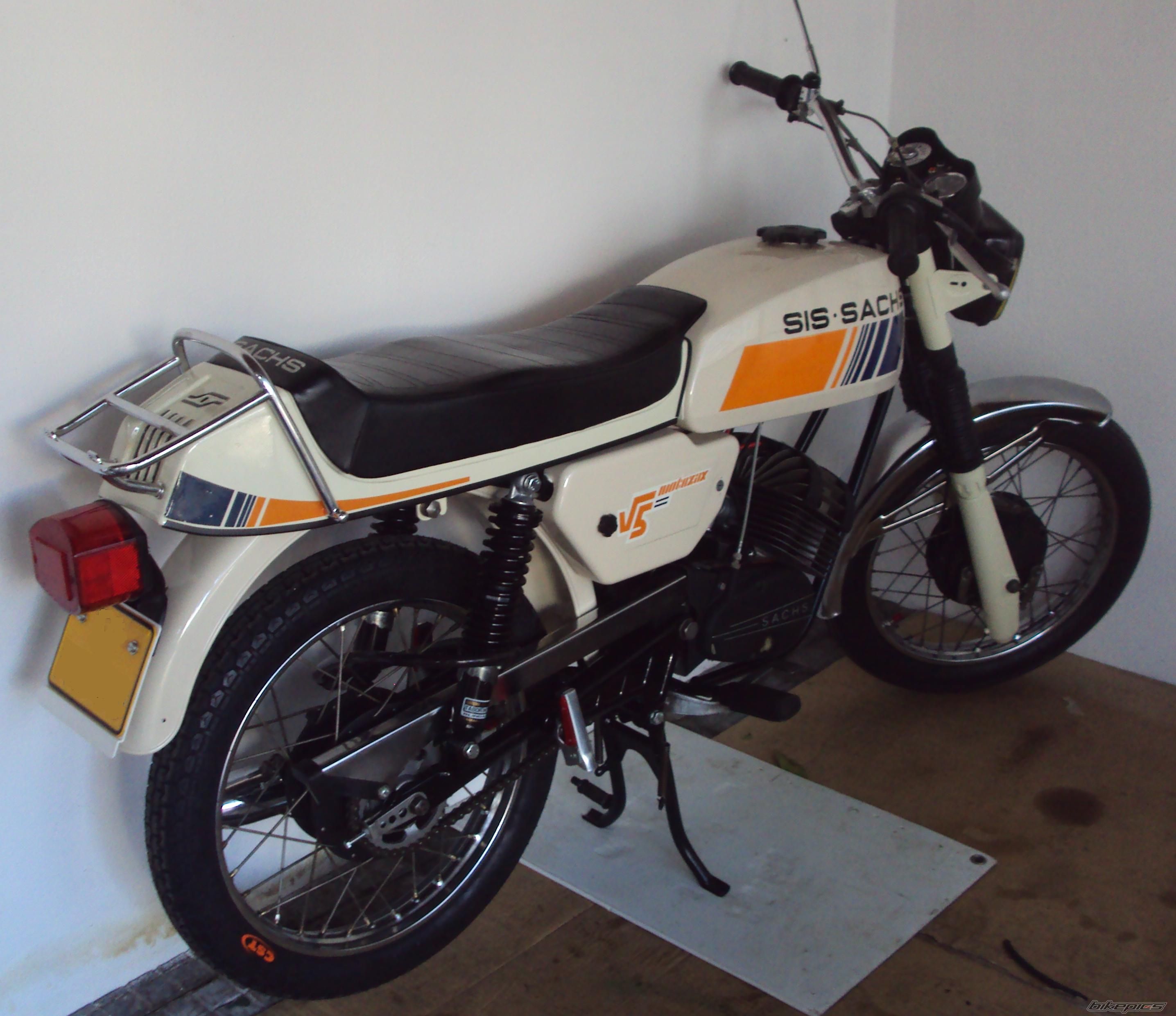 Photo 1854257