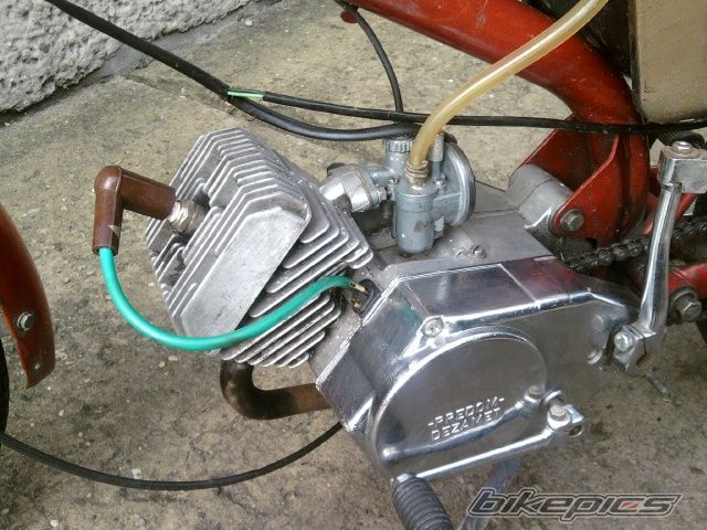 Photo 1860140