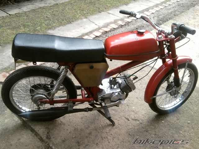 Photo 1860142
