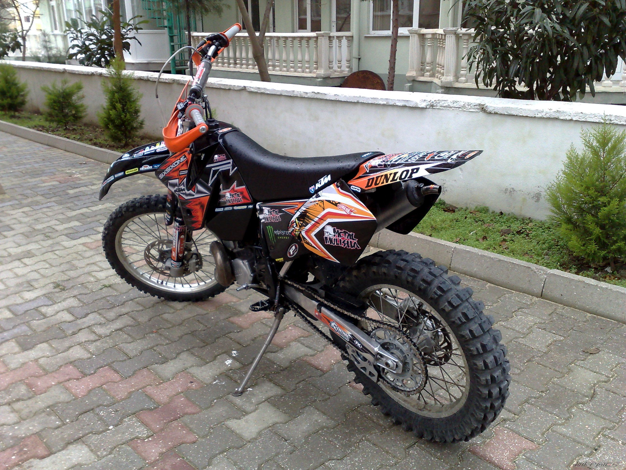 Photo 1863915