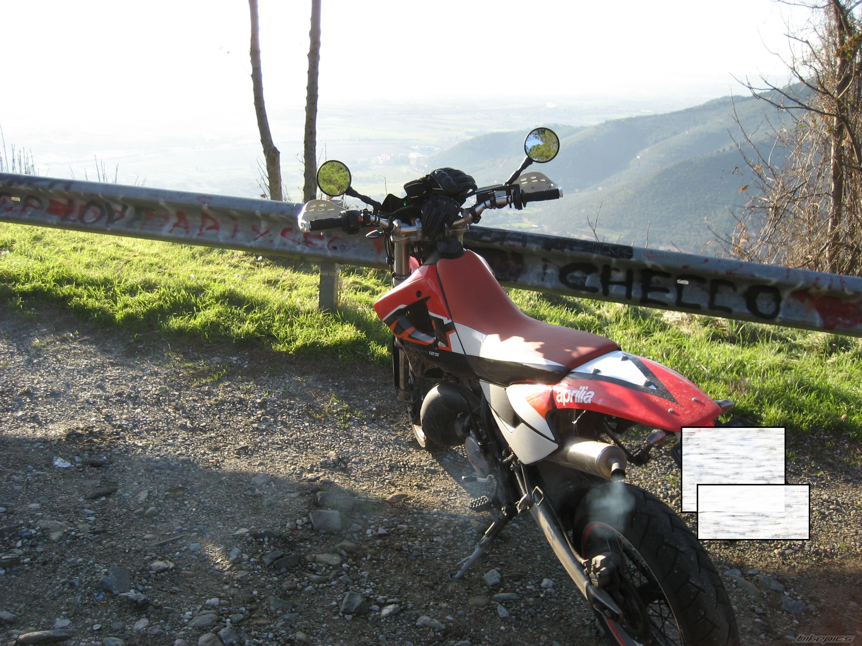 Photo 1866138