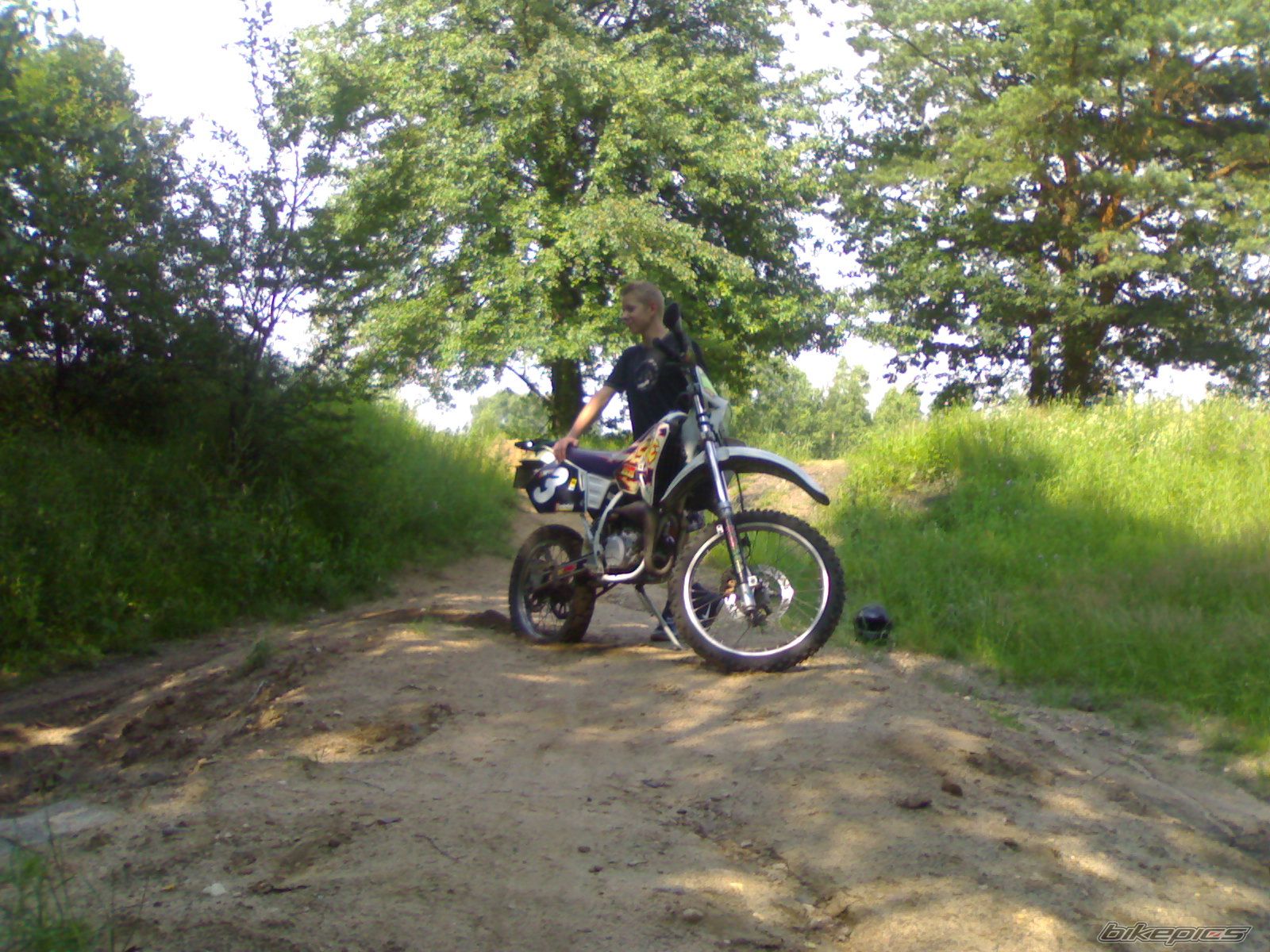 Photo 1868249