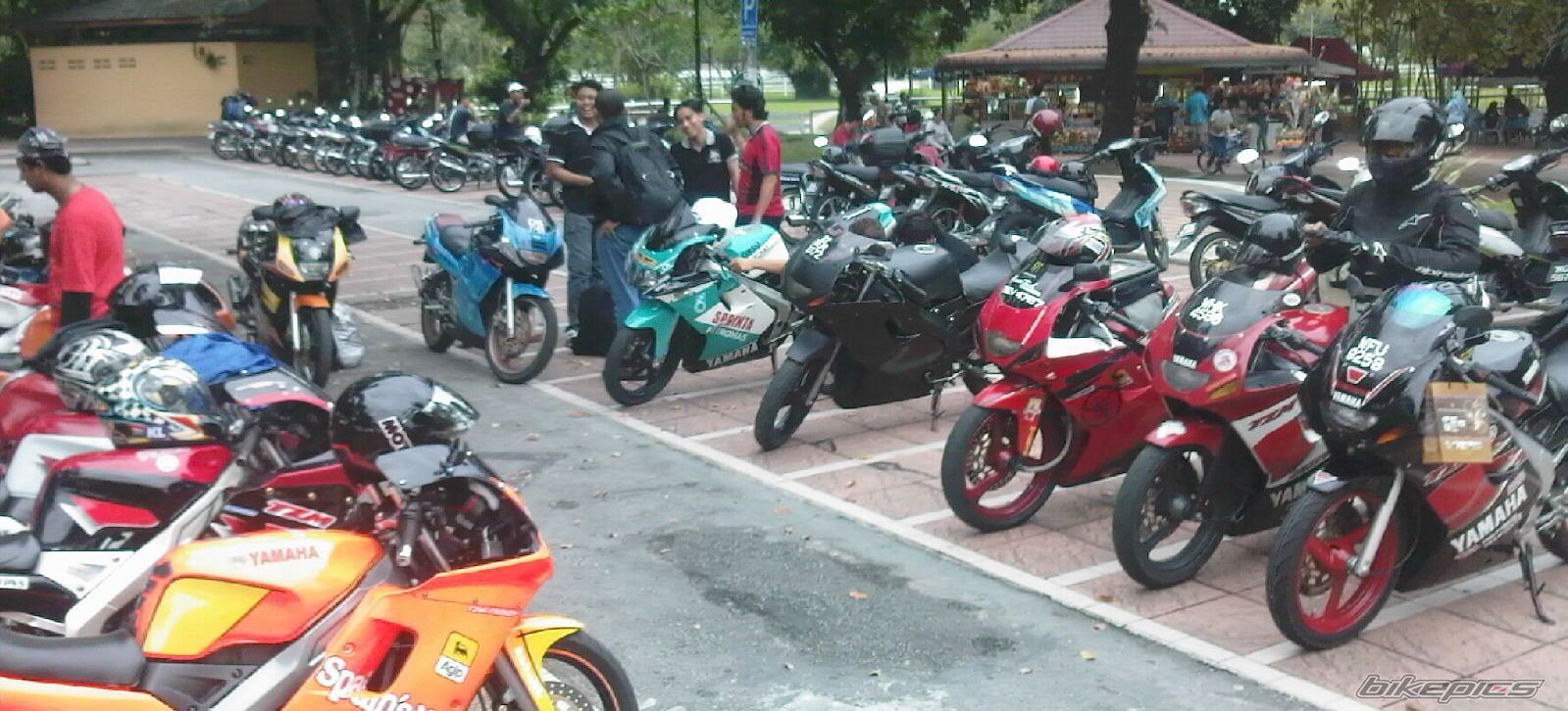 Photo 1869086