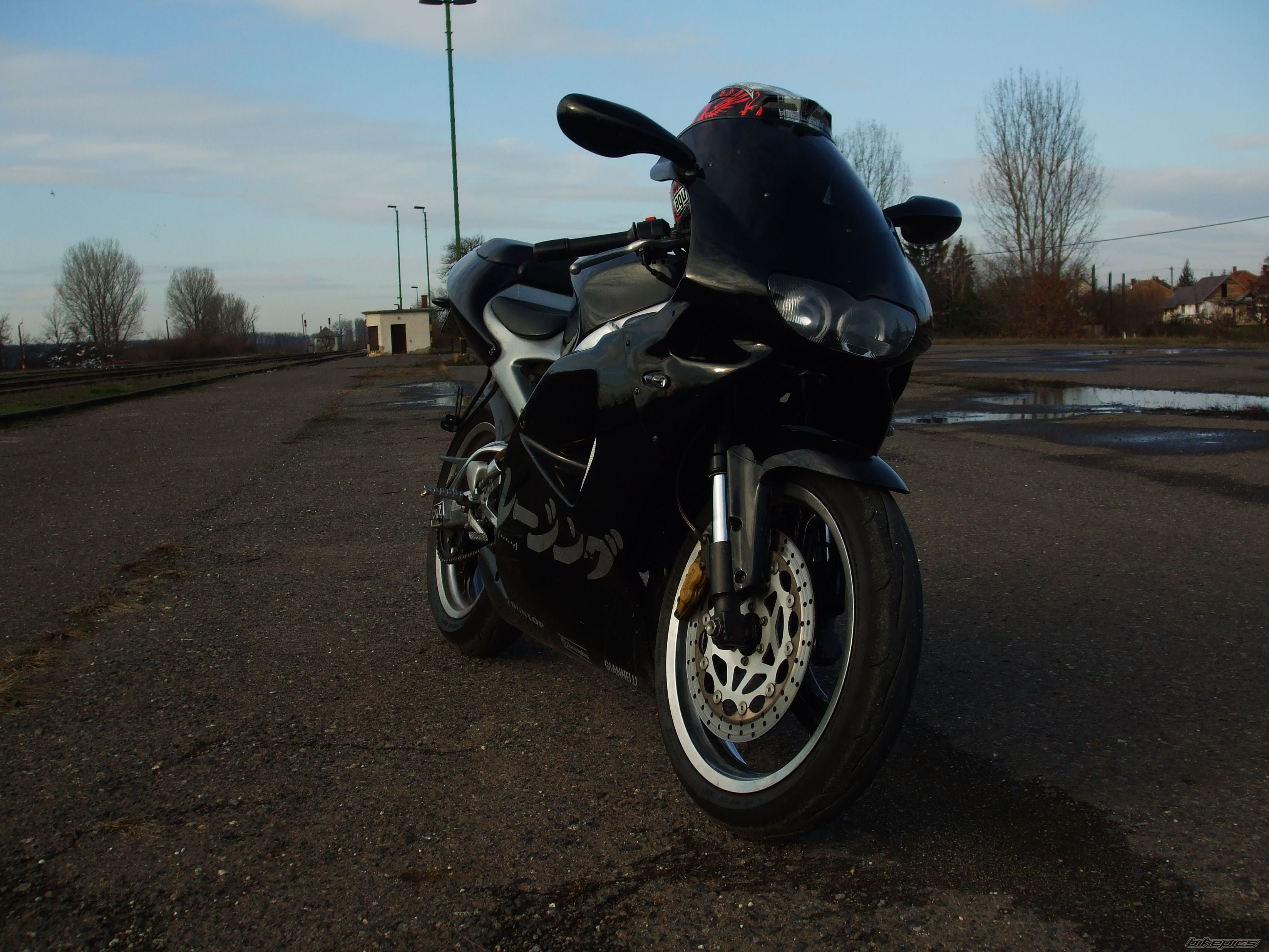 Photo 1869296