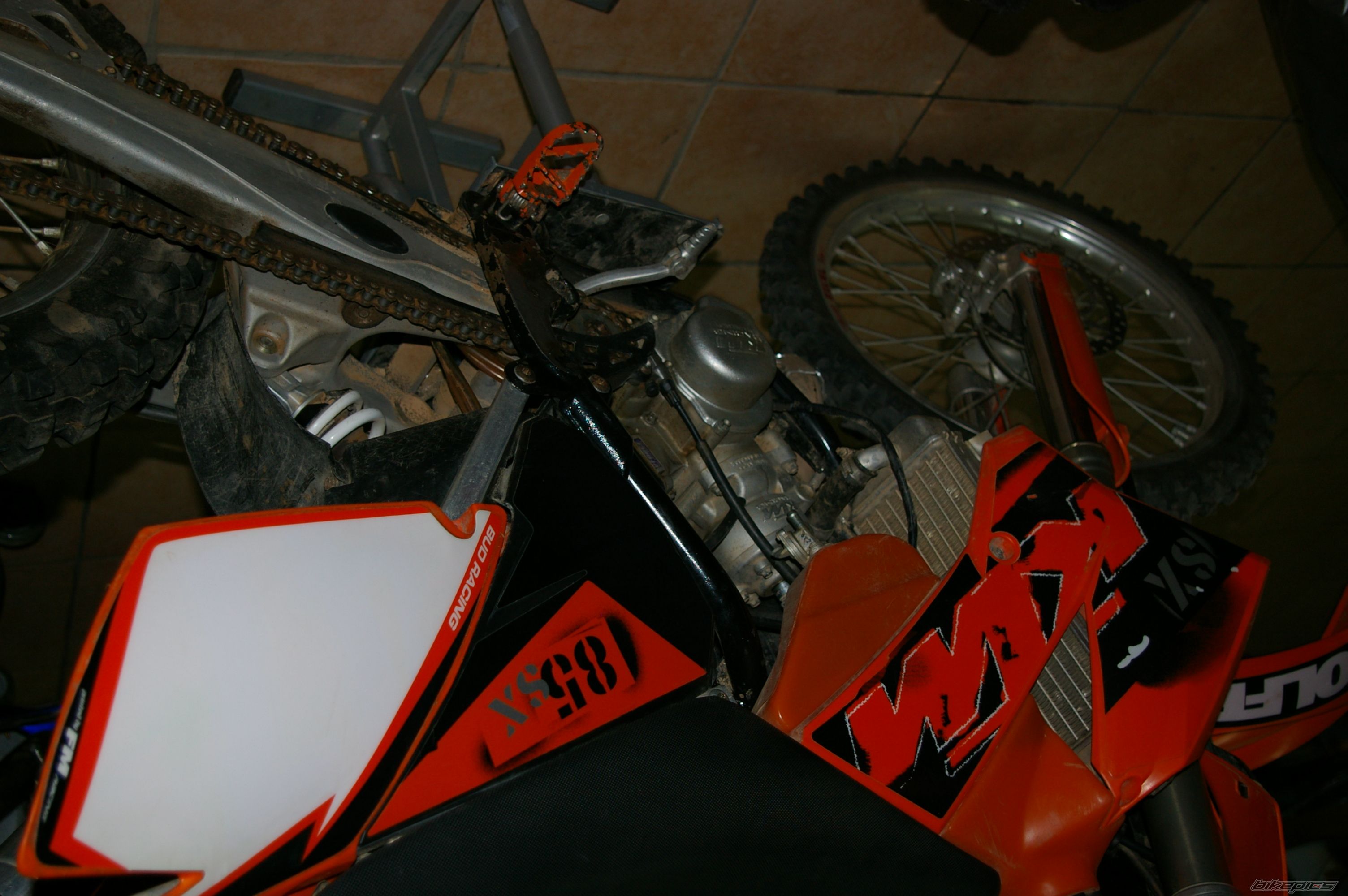 Photo 1869303