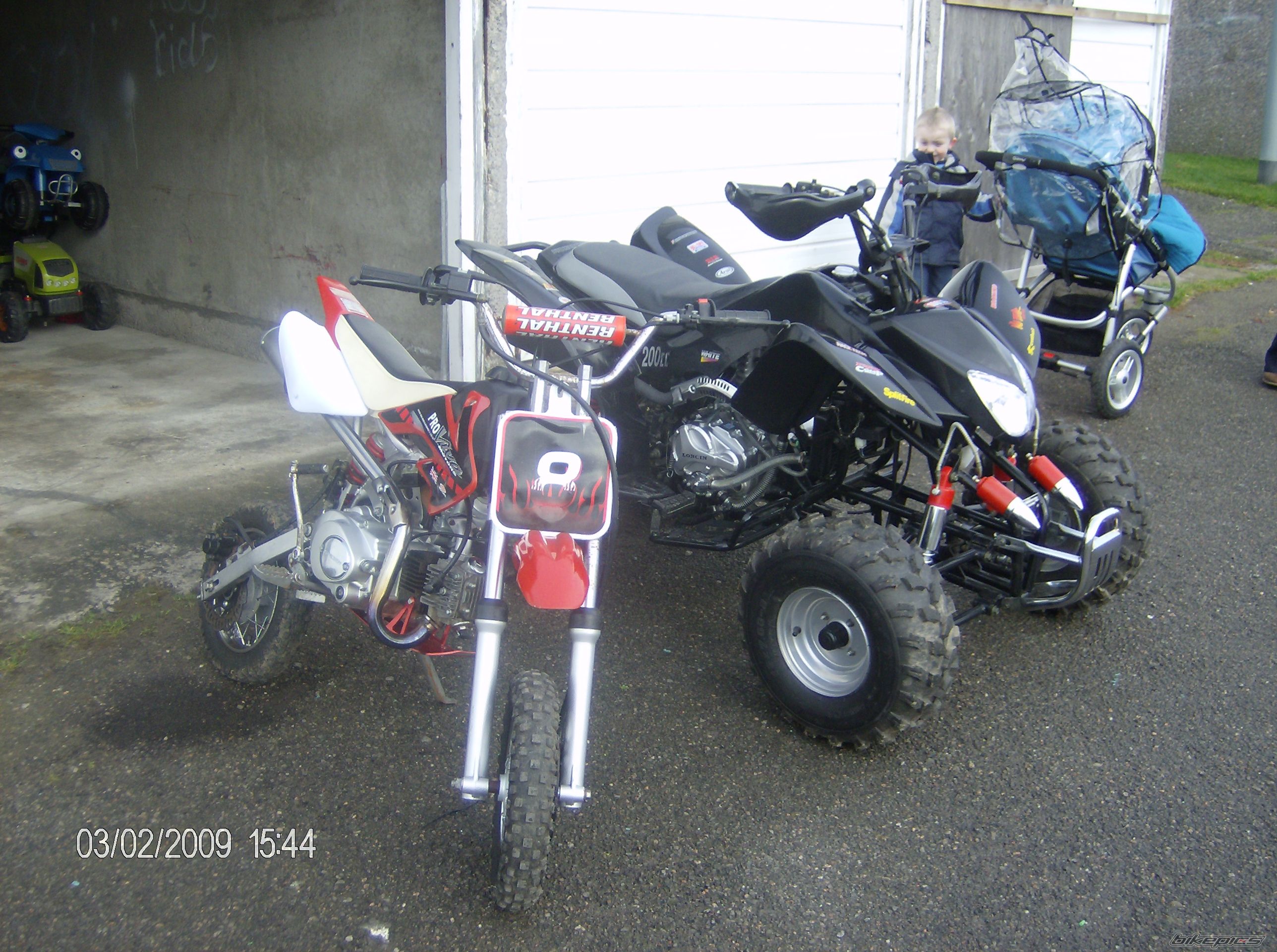 Photo 1872178