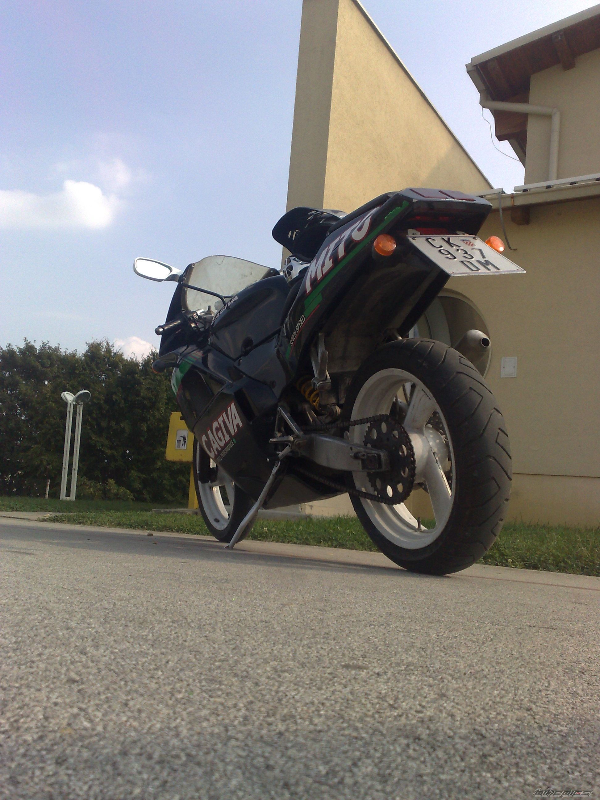 Photo 1873043