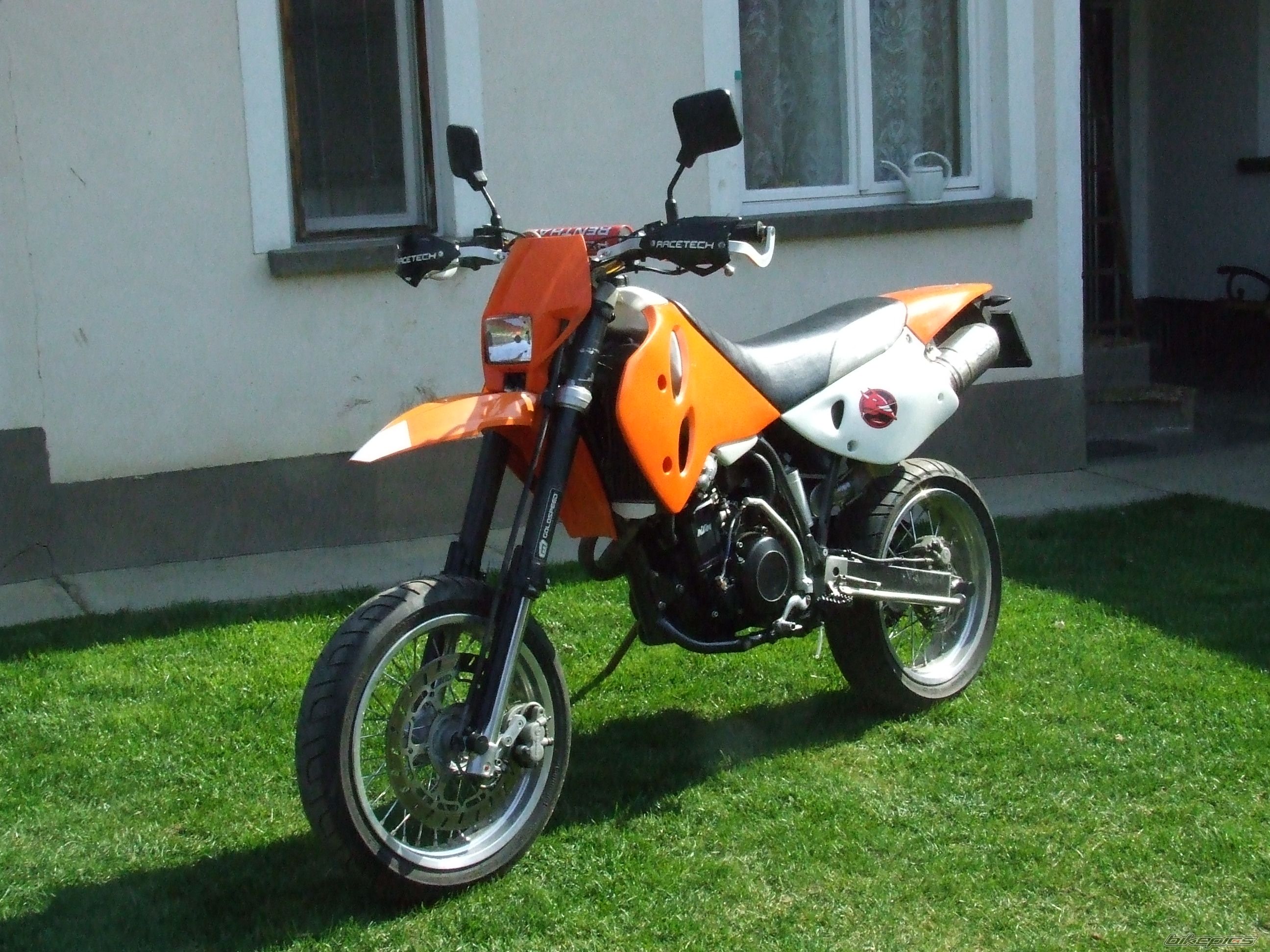 Photo 1874008