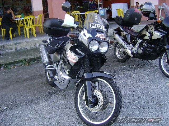 Photo 1874856