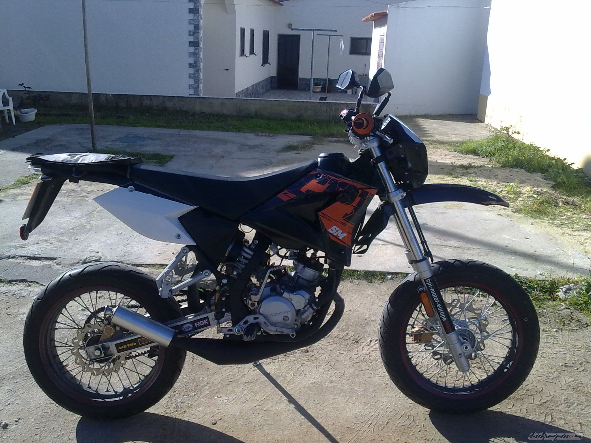 Photo 1875331