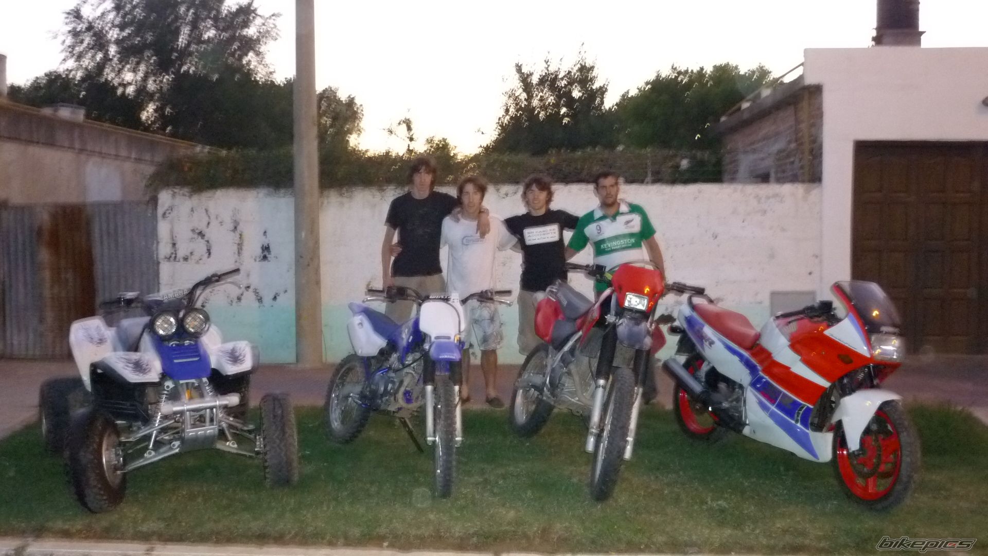 Photo 1875771