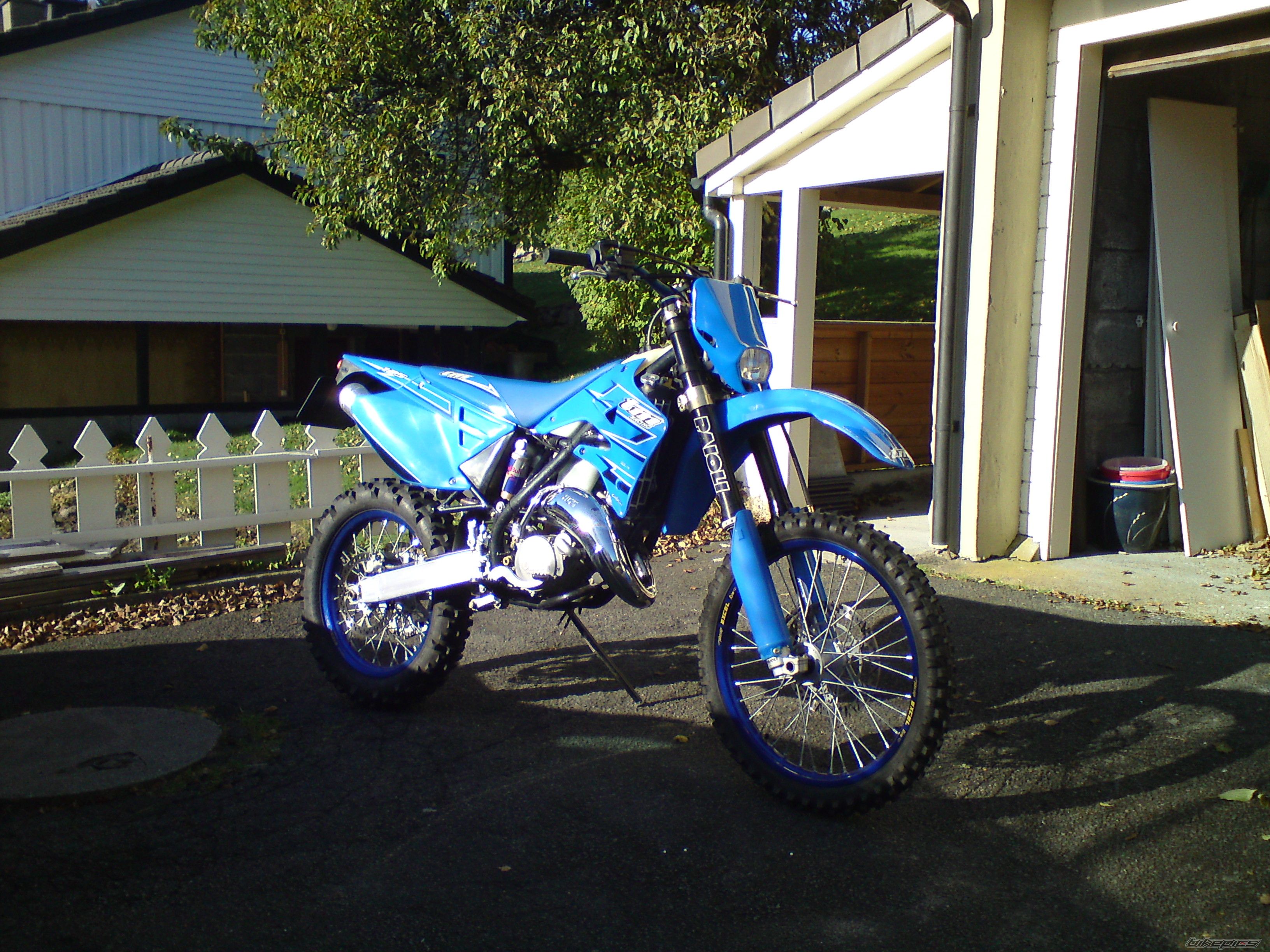 Photo 1877436