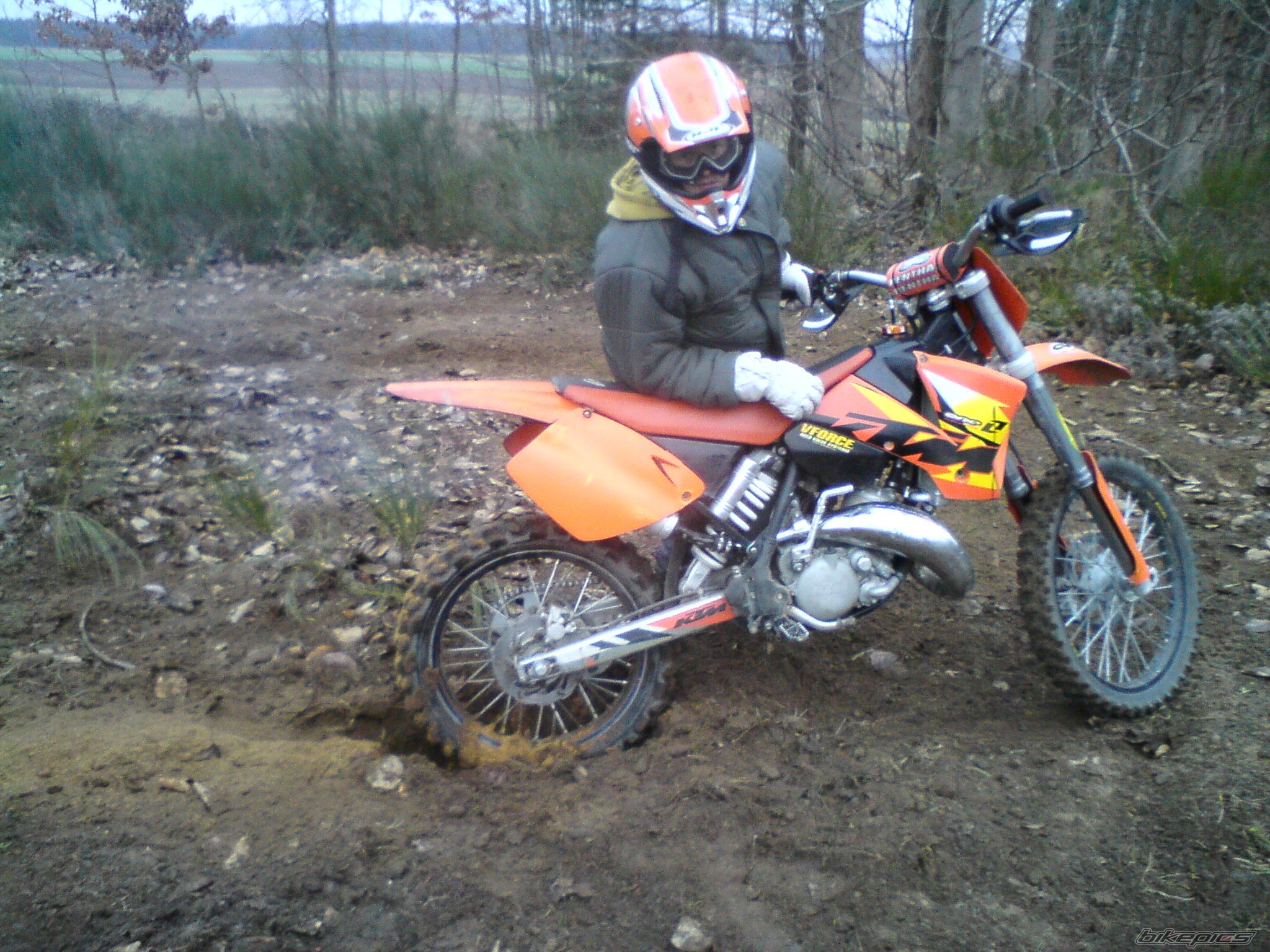 Photo 1878019