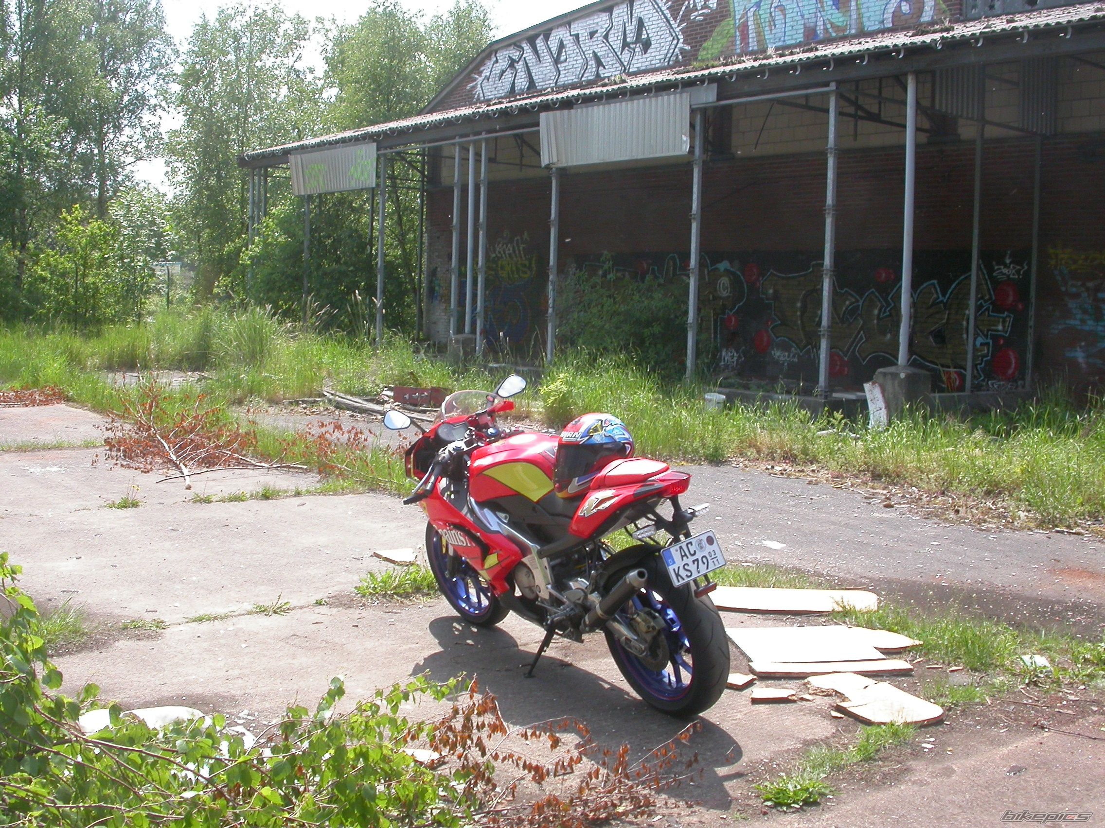 Photo 1878476
