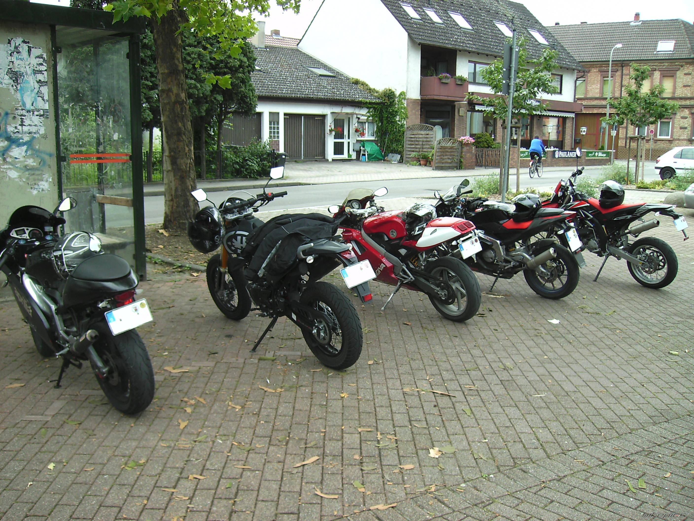 Photo 1878690