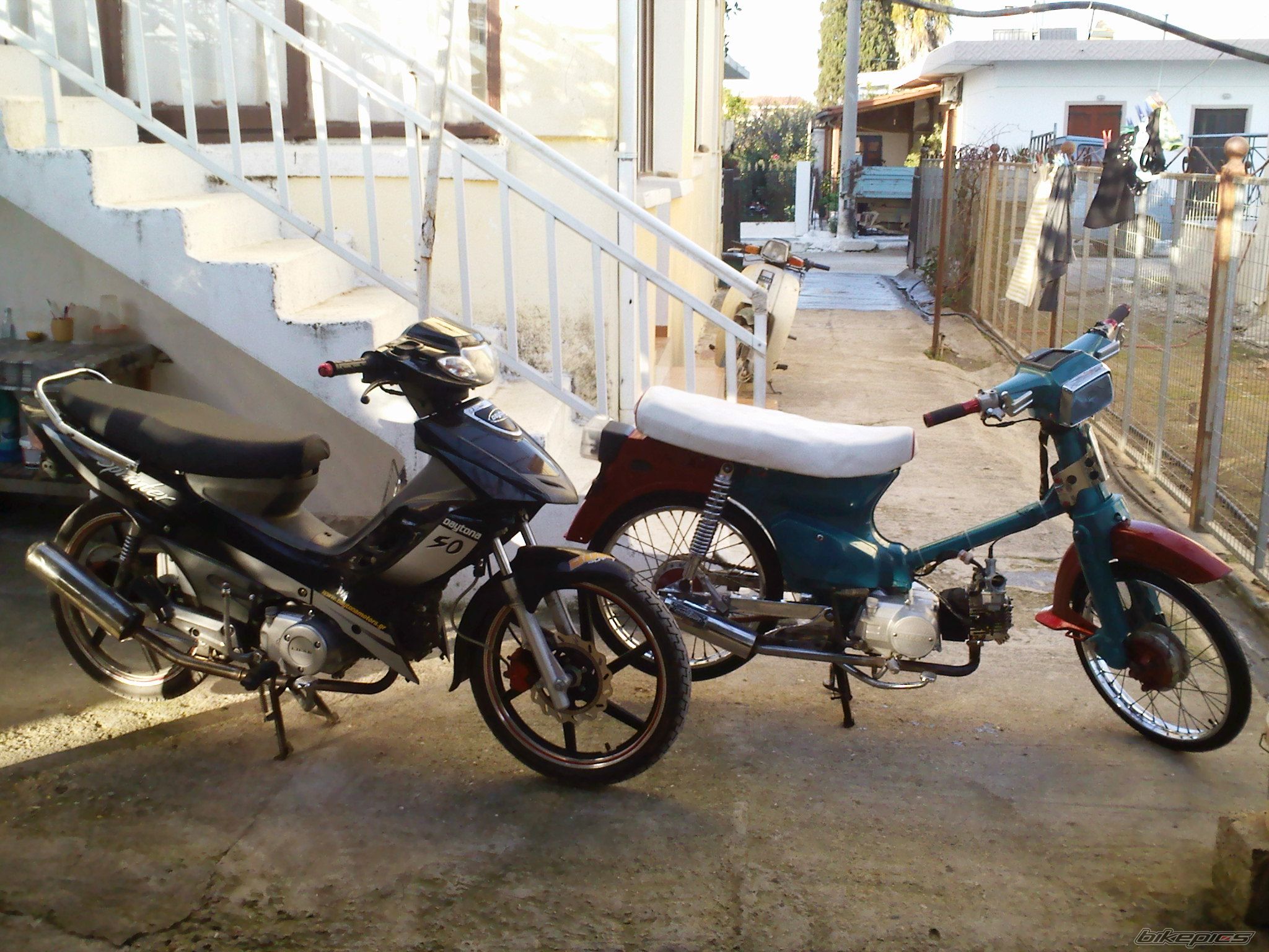 Photo 1878985