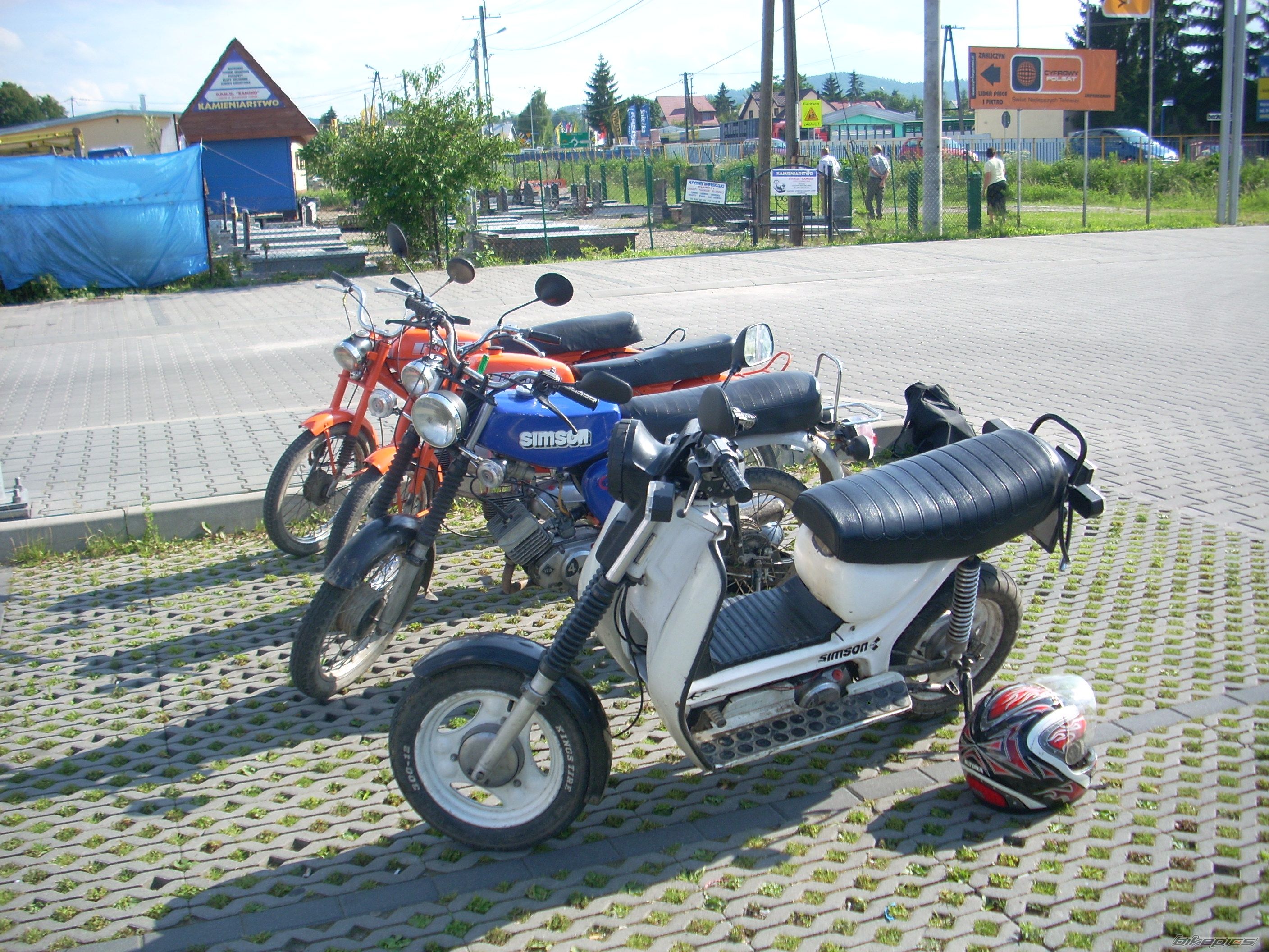 Photo 1879995