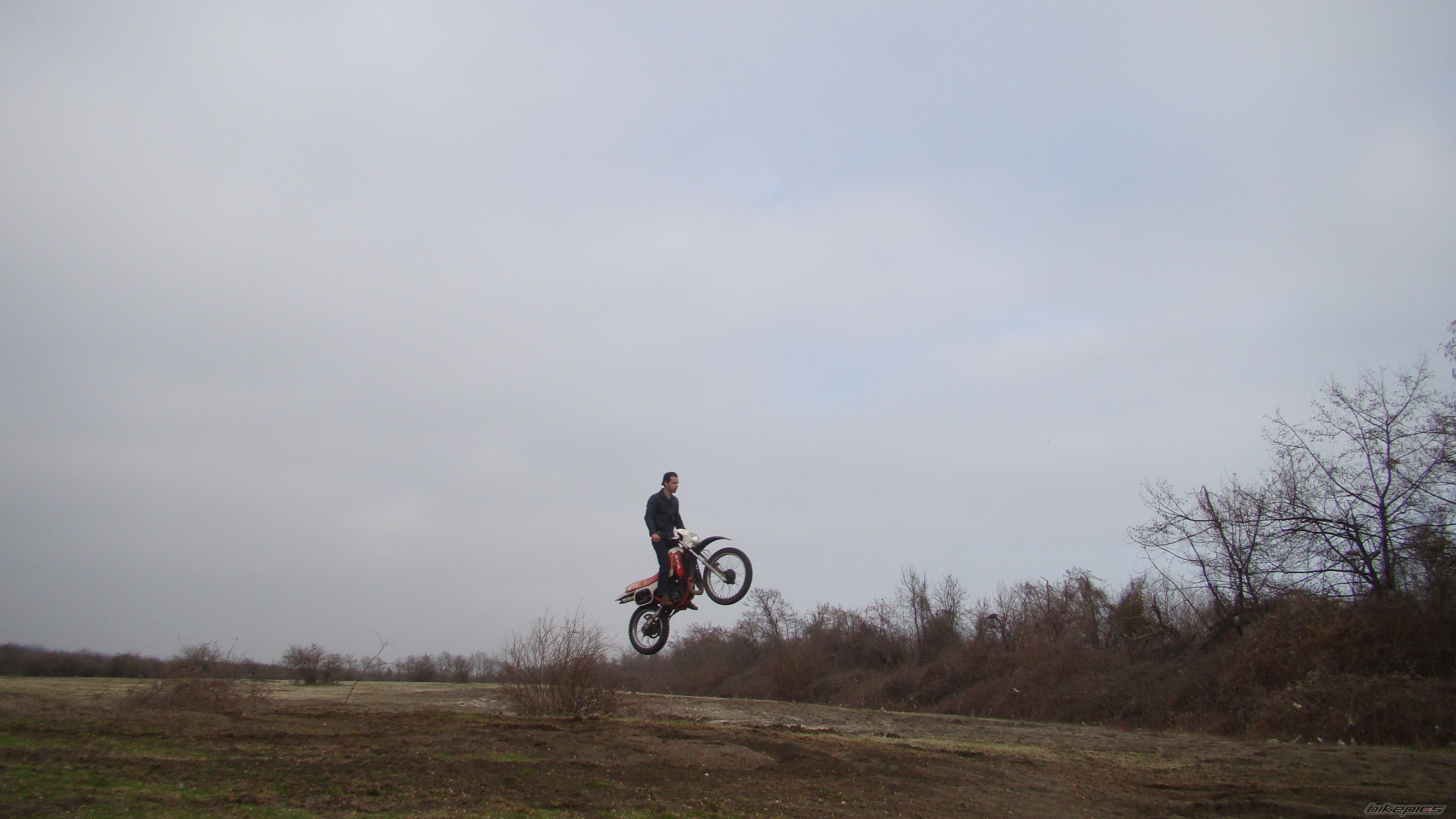 Photo 1882146