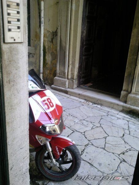 Photo 1882215
