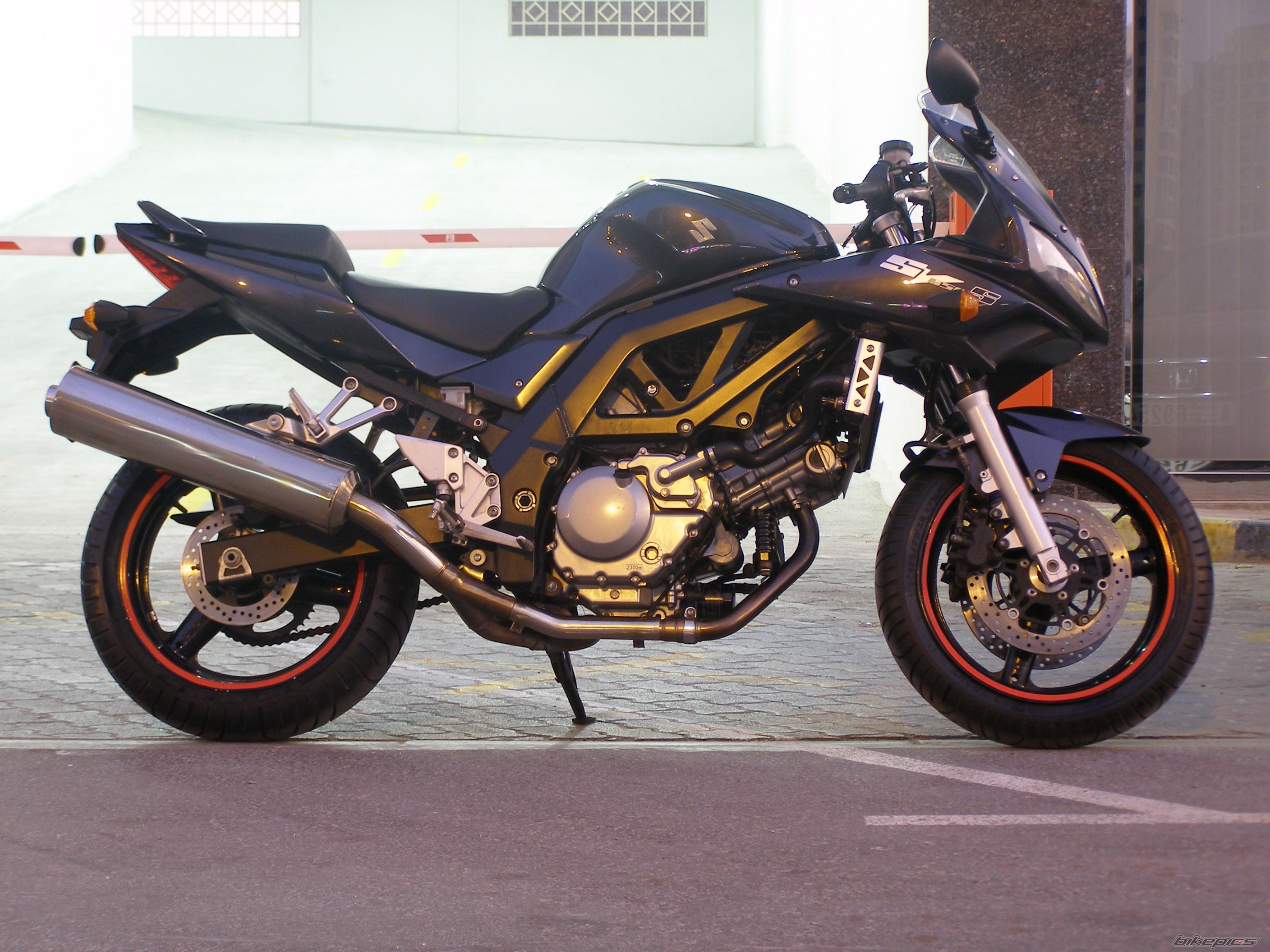 Bike Photo 1882944