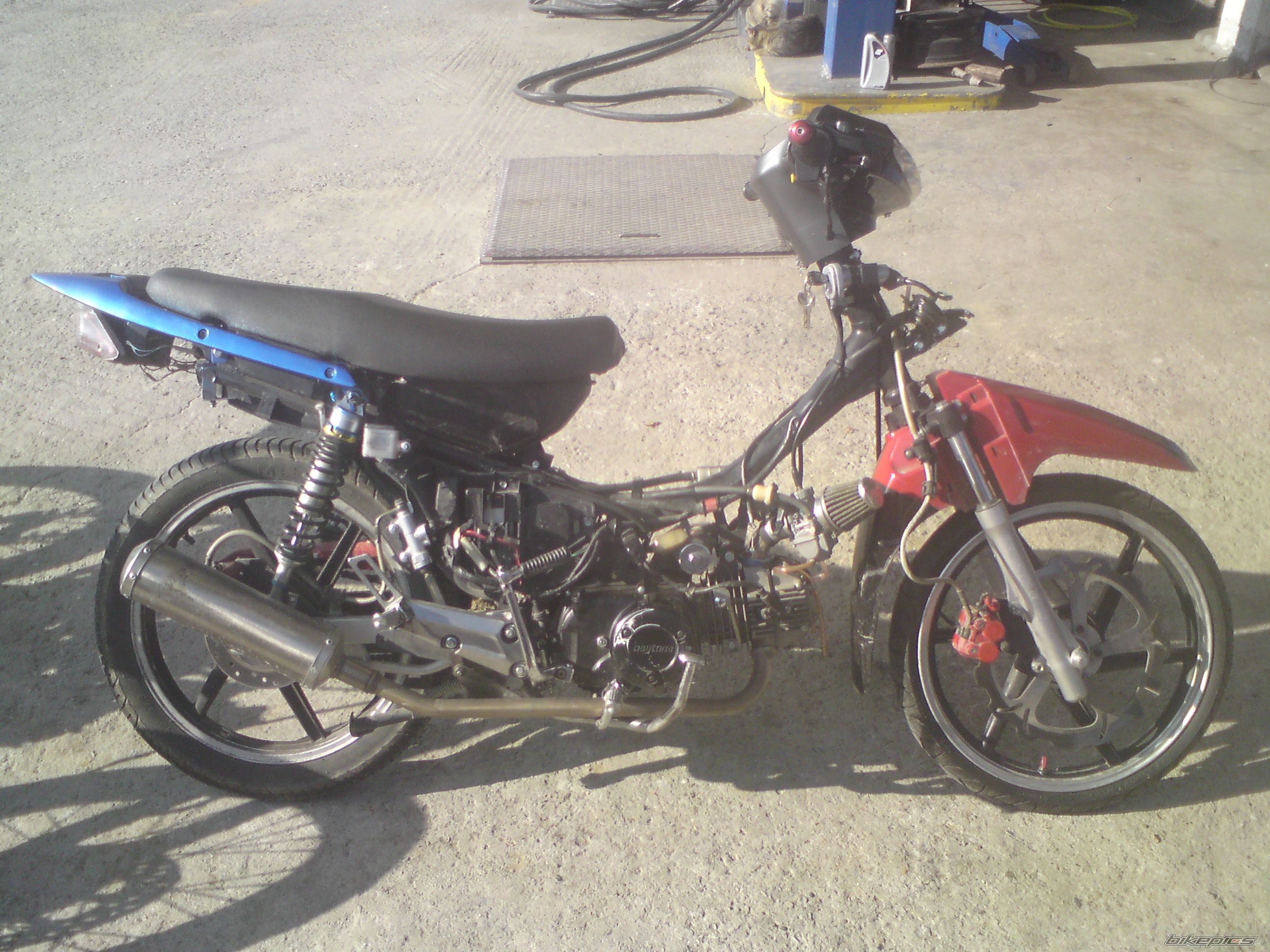 Photo 1884429