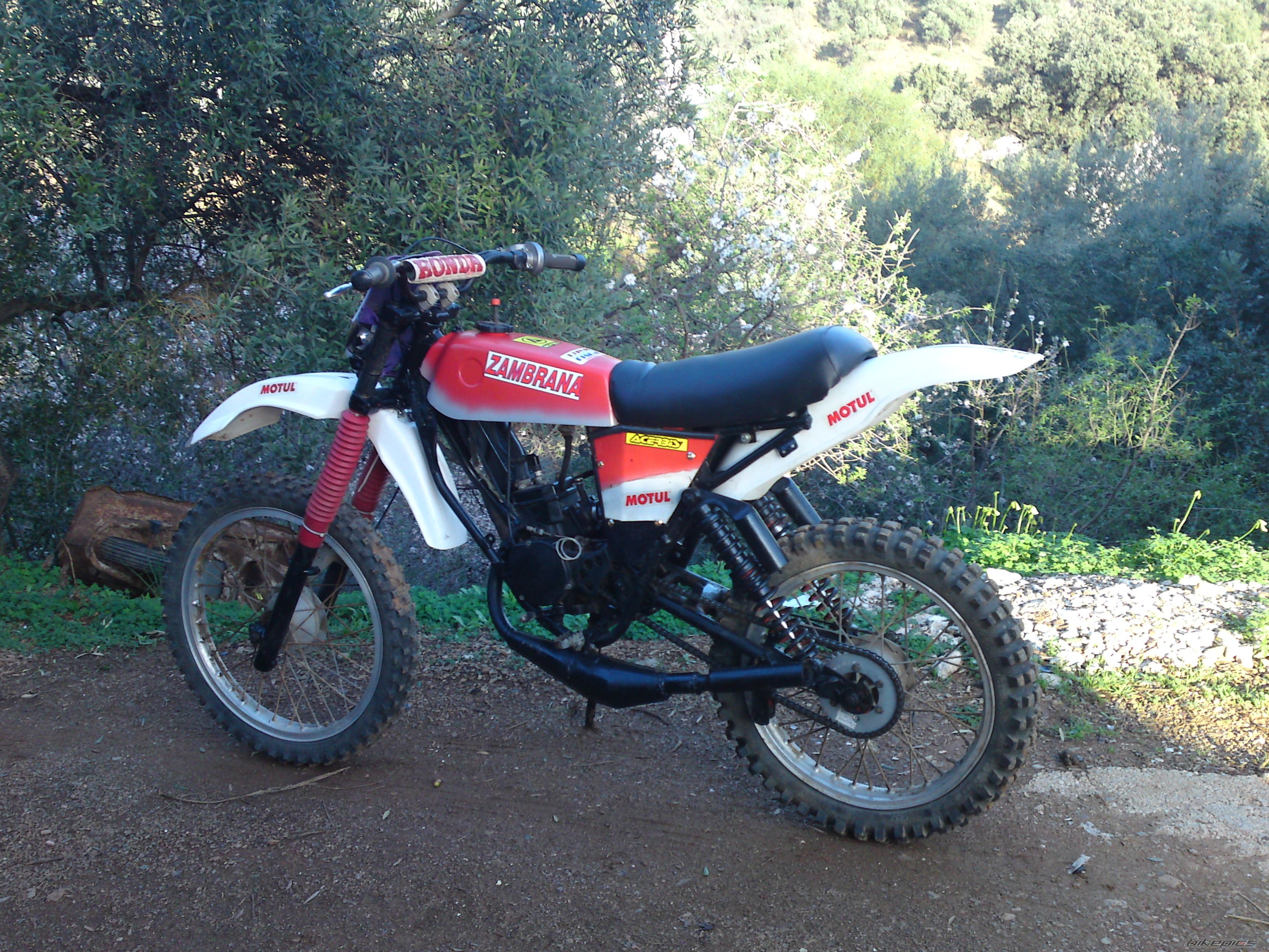 Photo 1893195