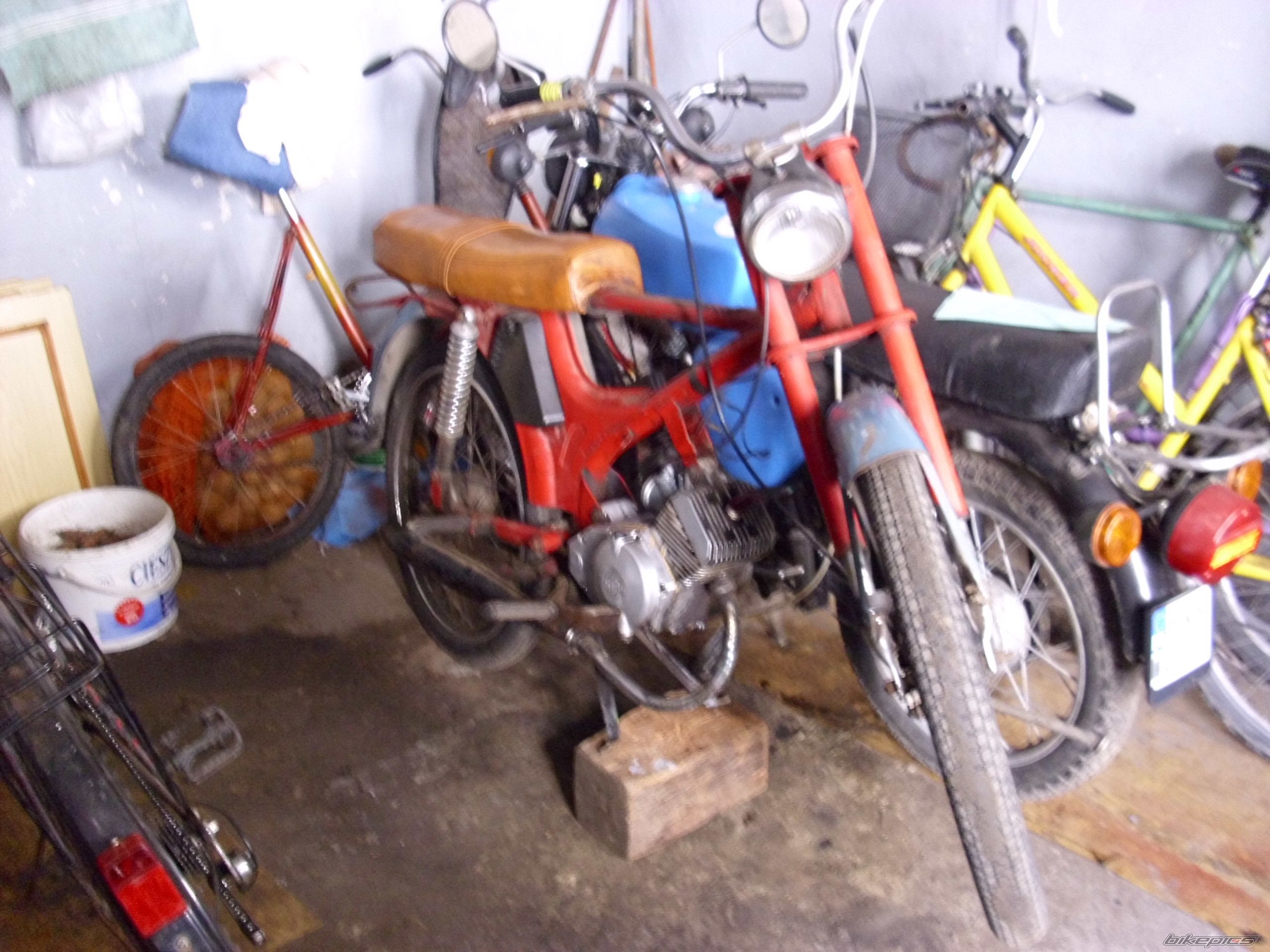 Photo 1913676