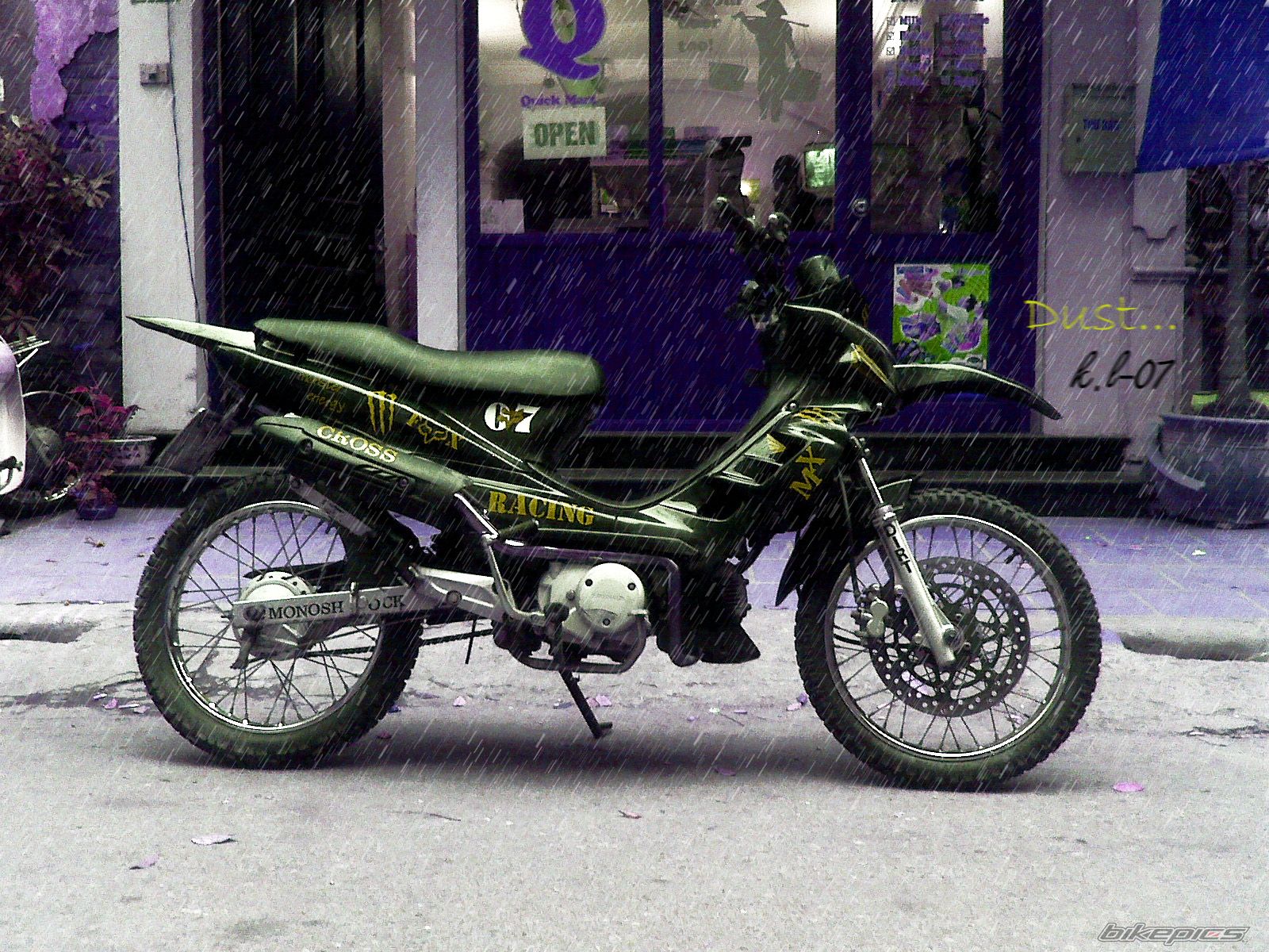 Photo 1914377