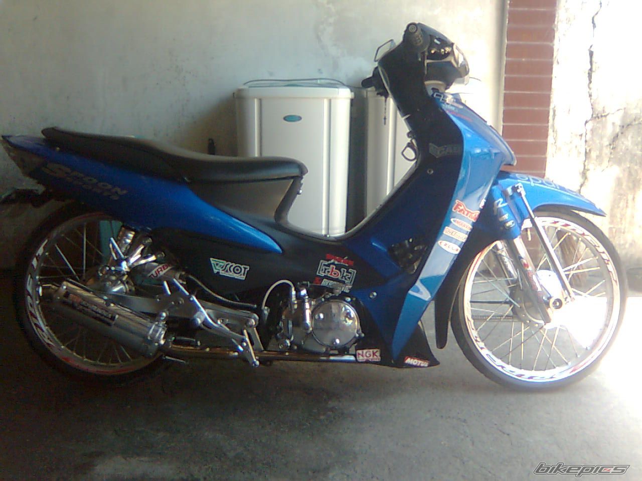 Photo 1915411