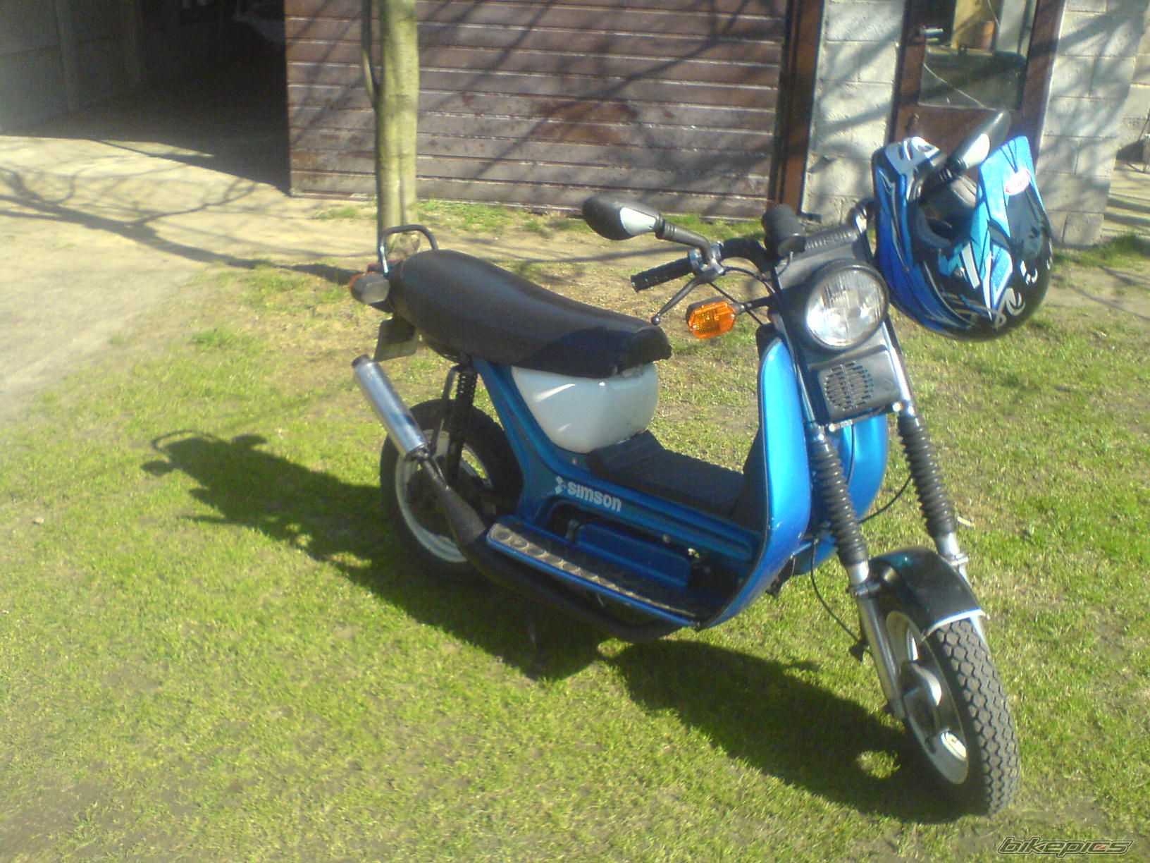 Photo 1942856