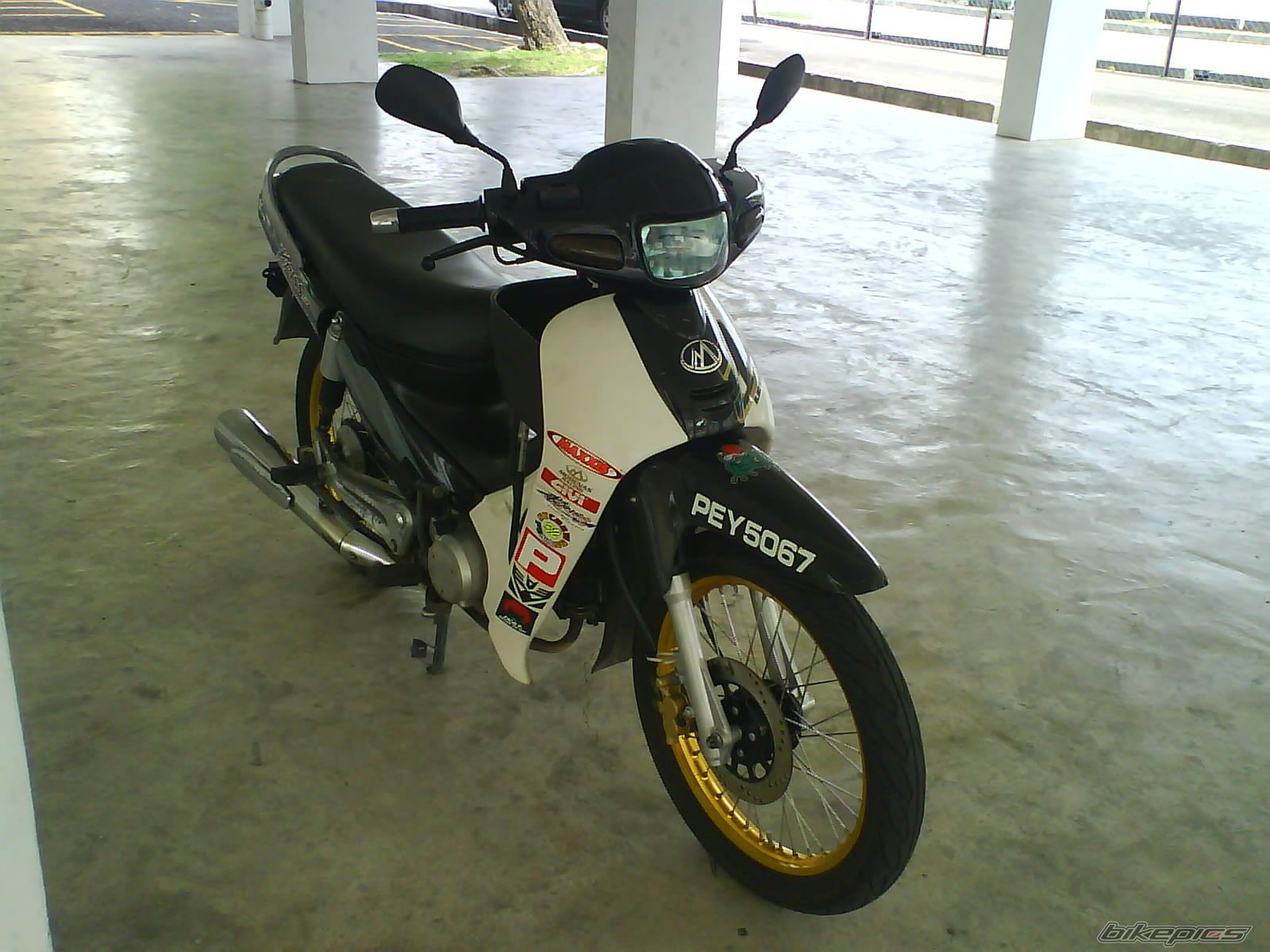 Photo 1946944