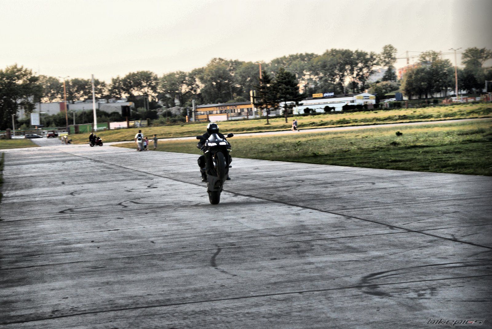 Bike Photo 1950439