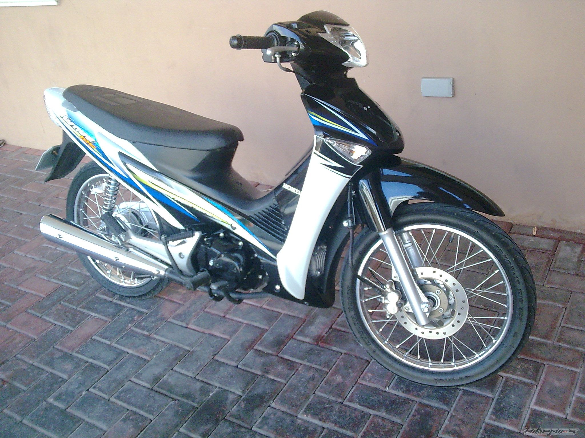 Photo 1956809