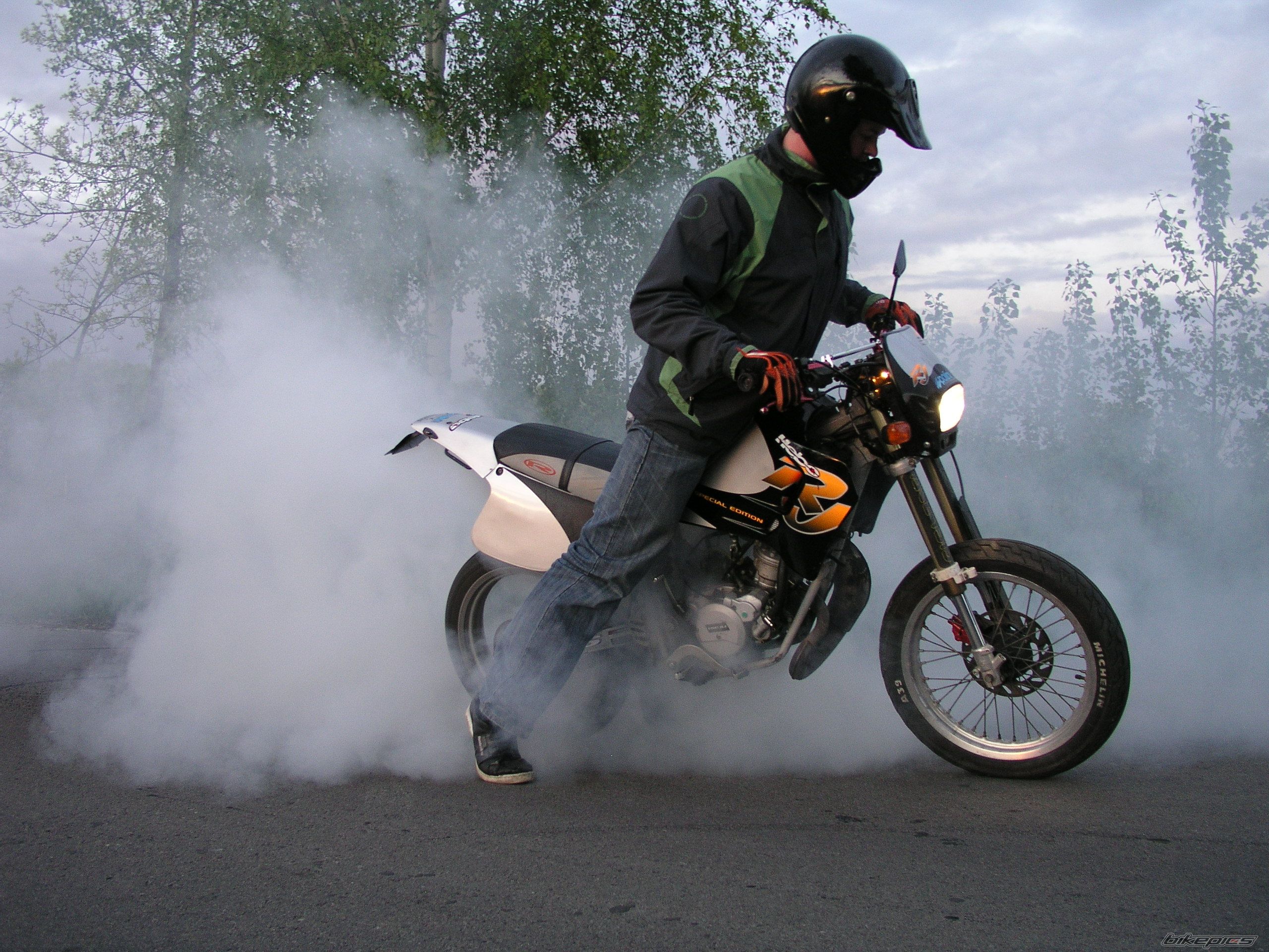 Bike Photo 1960904