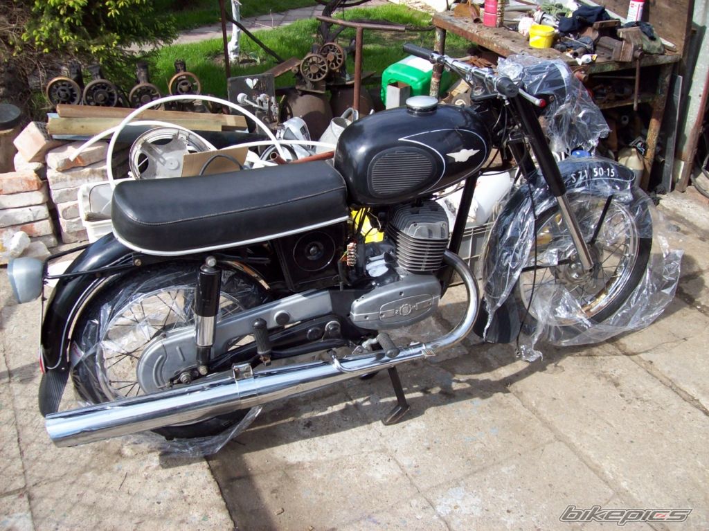 Photo 1967800