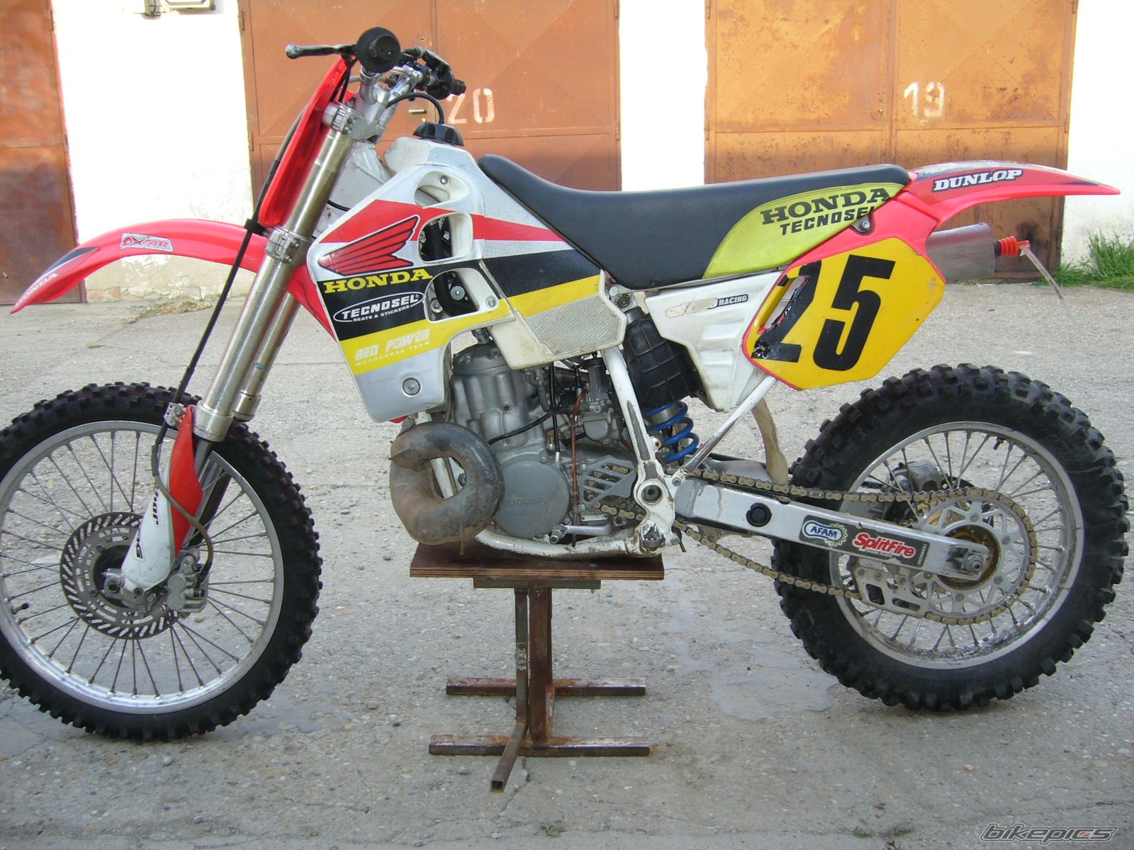Photo 1974337