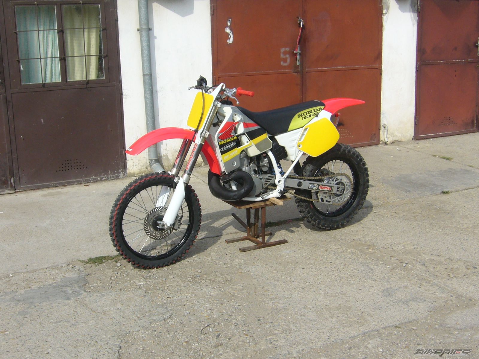 Photo 1974351