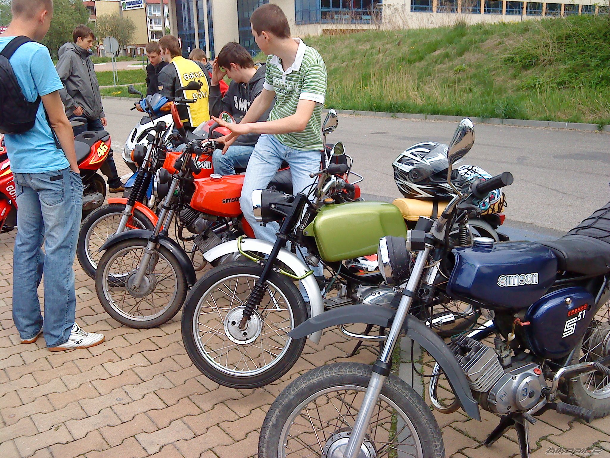 Photo 1976104