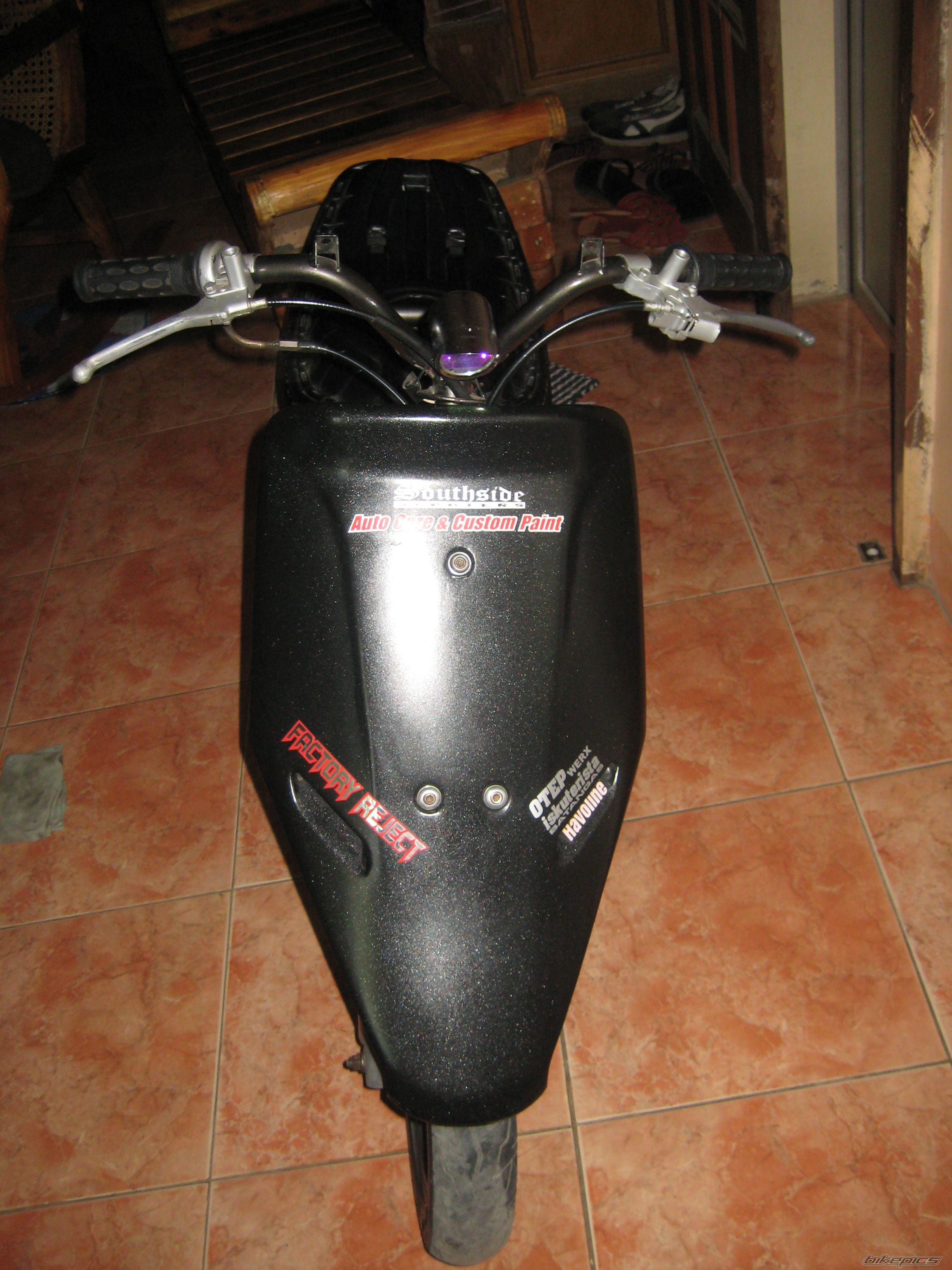 Photo 1978156