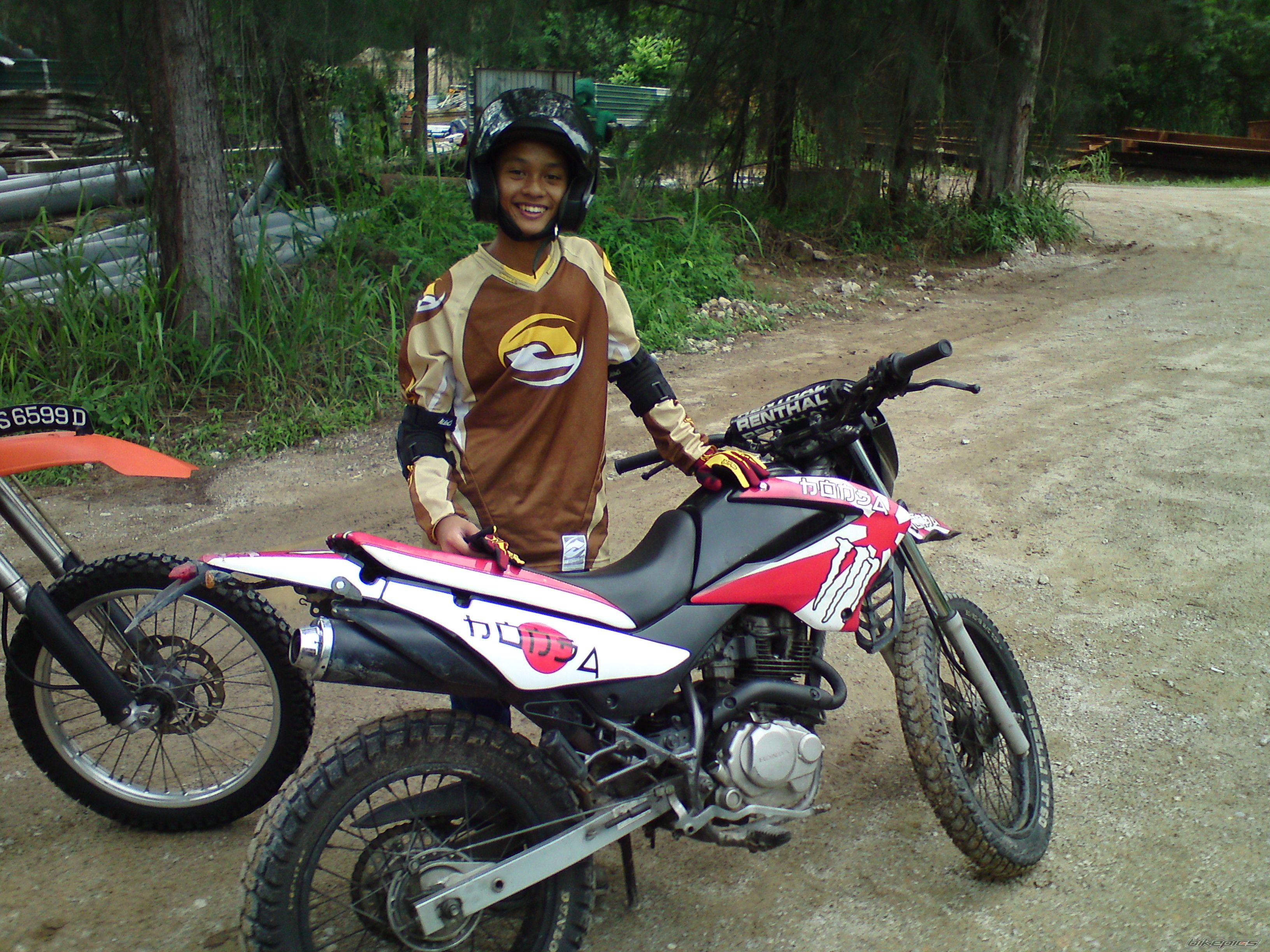Photo 1978236