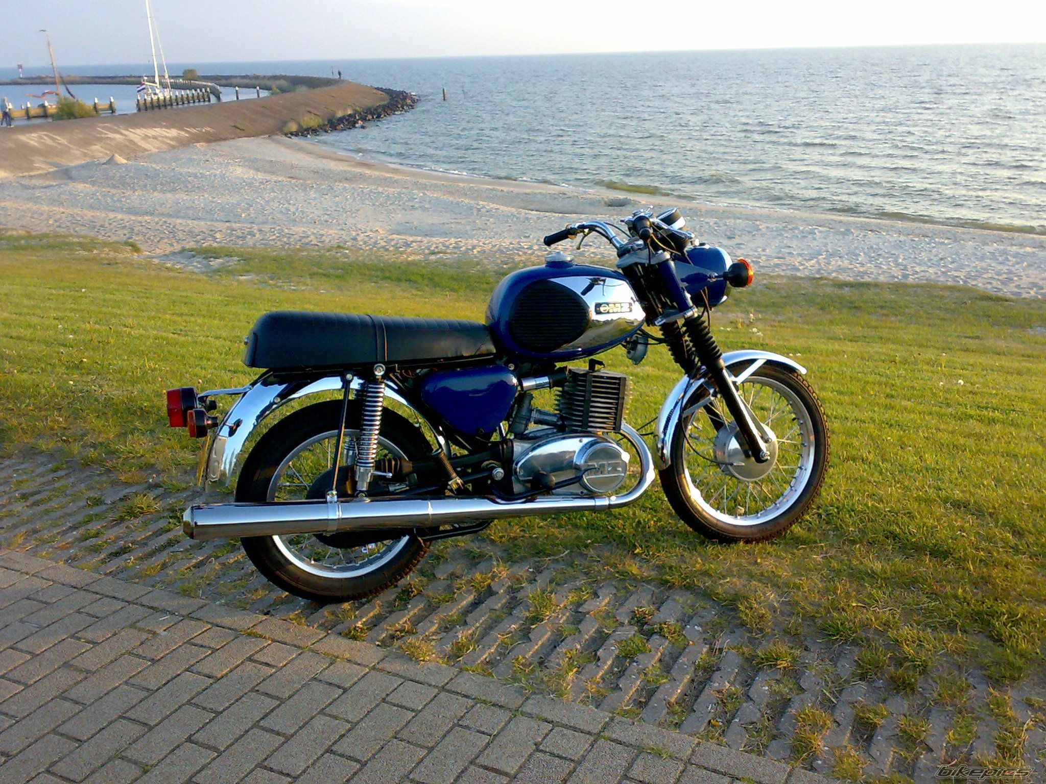 Photo 1979915